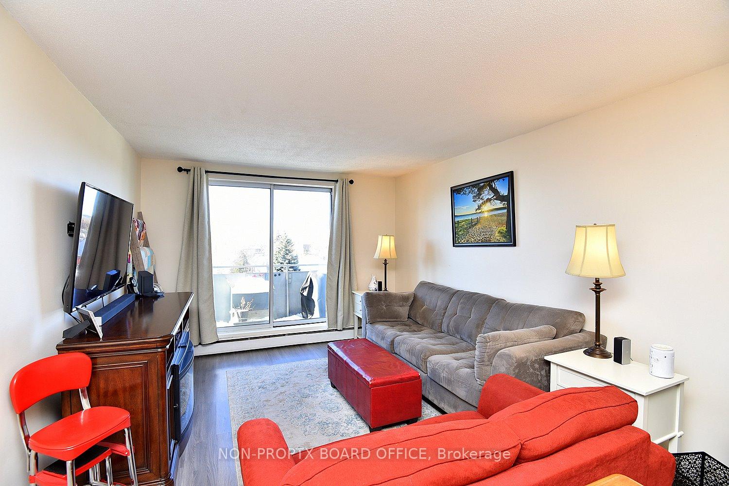 2 Bedrooms Condo at 893 Concession,  Hamilton For sale