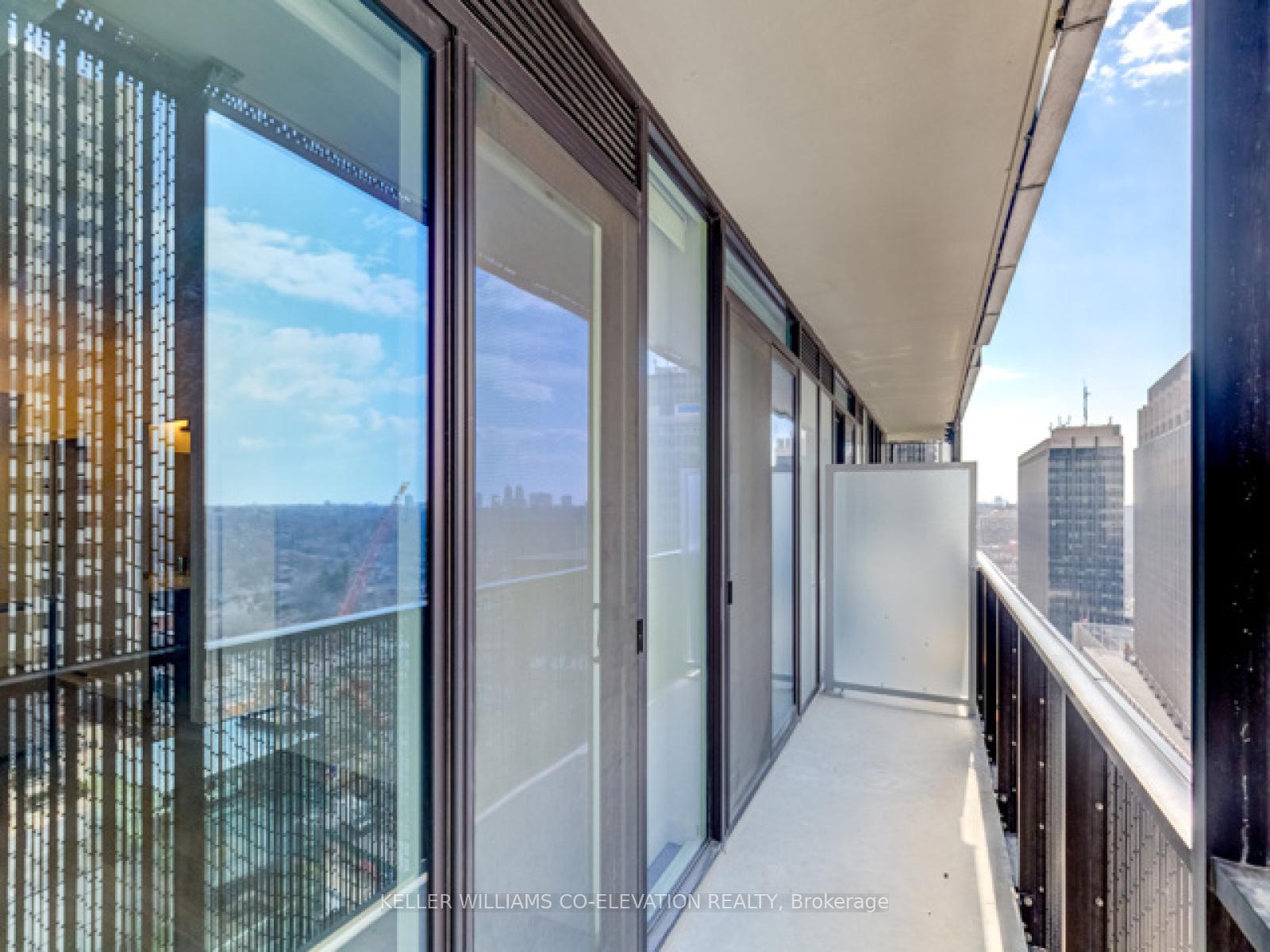 1 Bedroom Condo at 8 Eglinton,  Toronto For sale