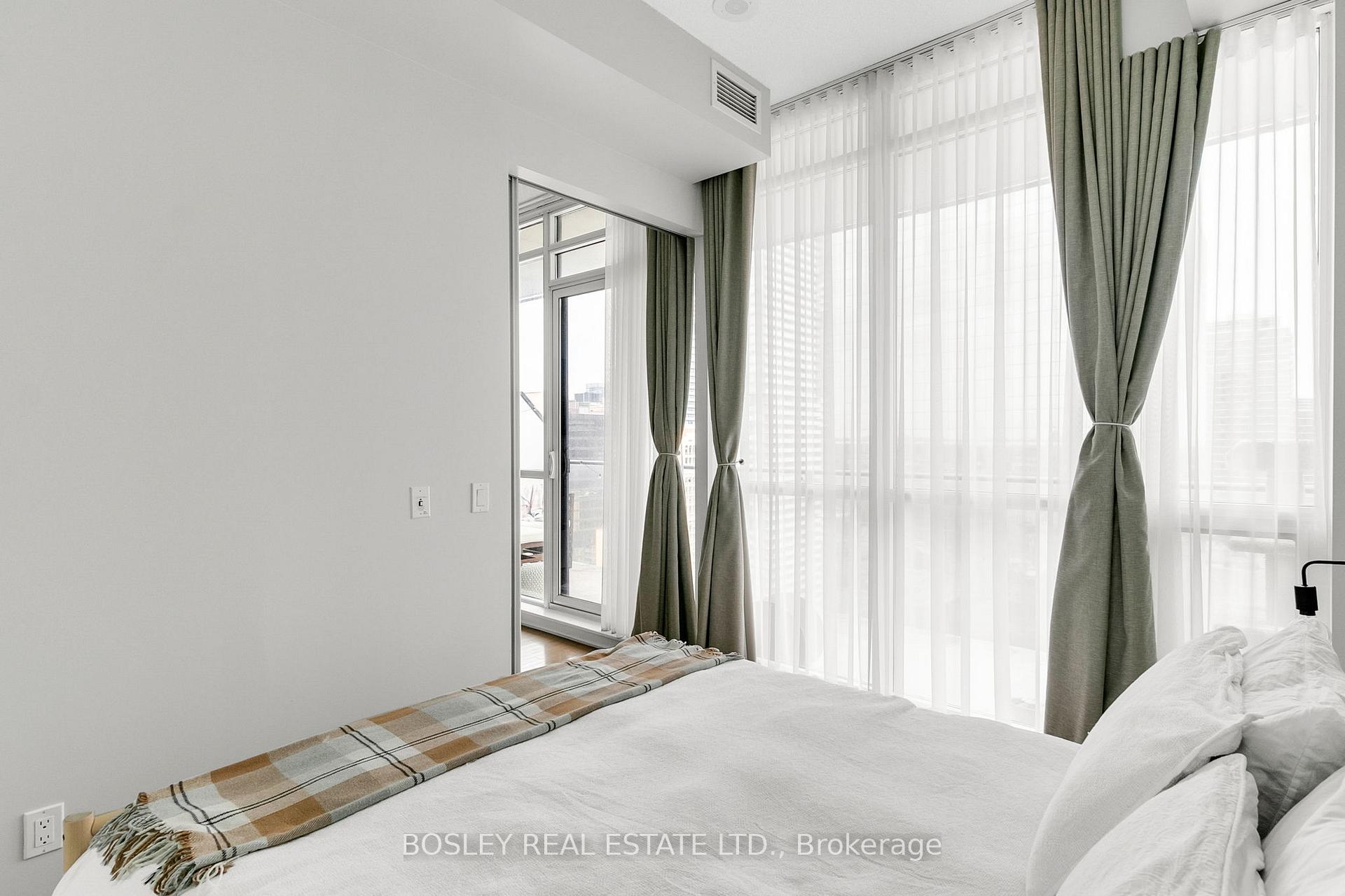 2 Bedrooms Condo at 770 Bay, Toronto For sale