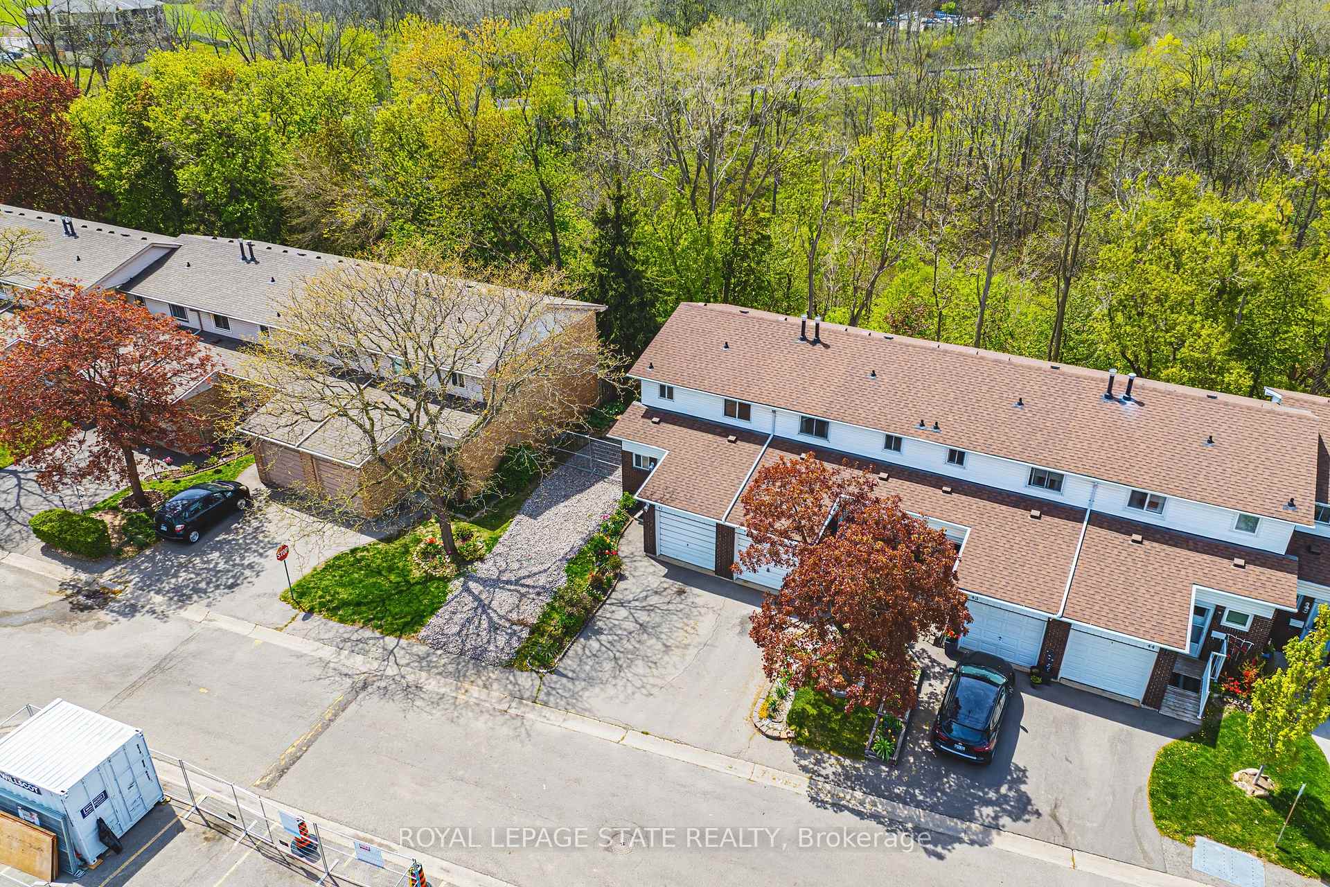 3 Bedrooms Condo at 100 Quigley, Hamilton For sale