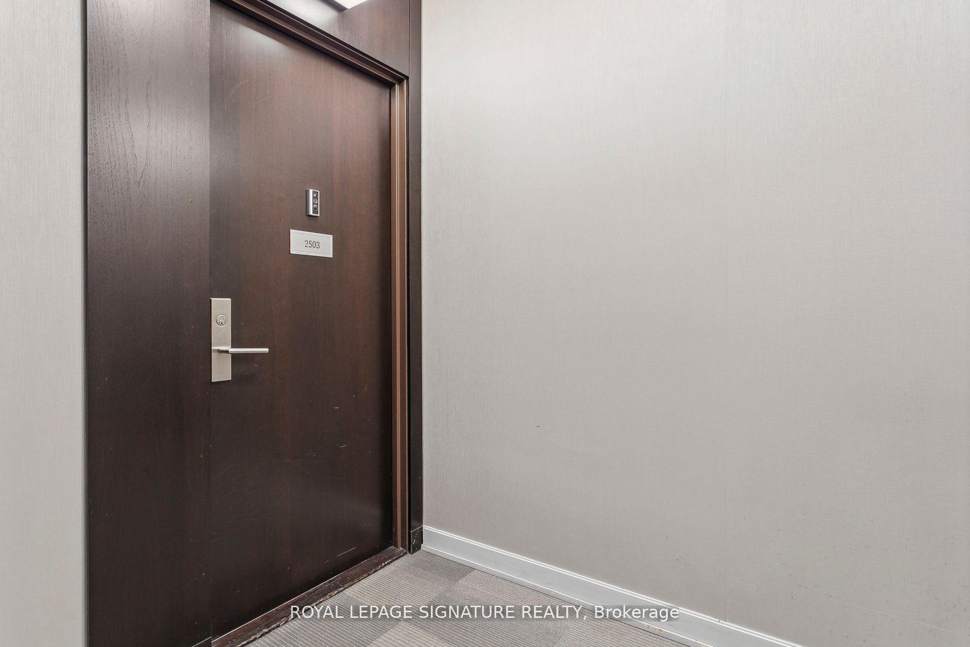 3 Bedrooms Condo at 60 Absolute, Mississauga For sale