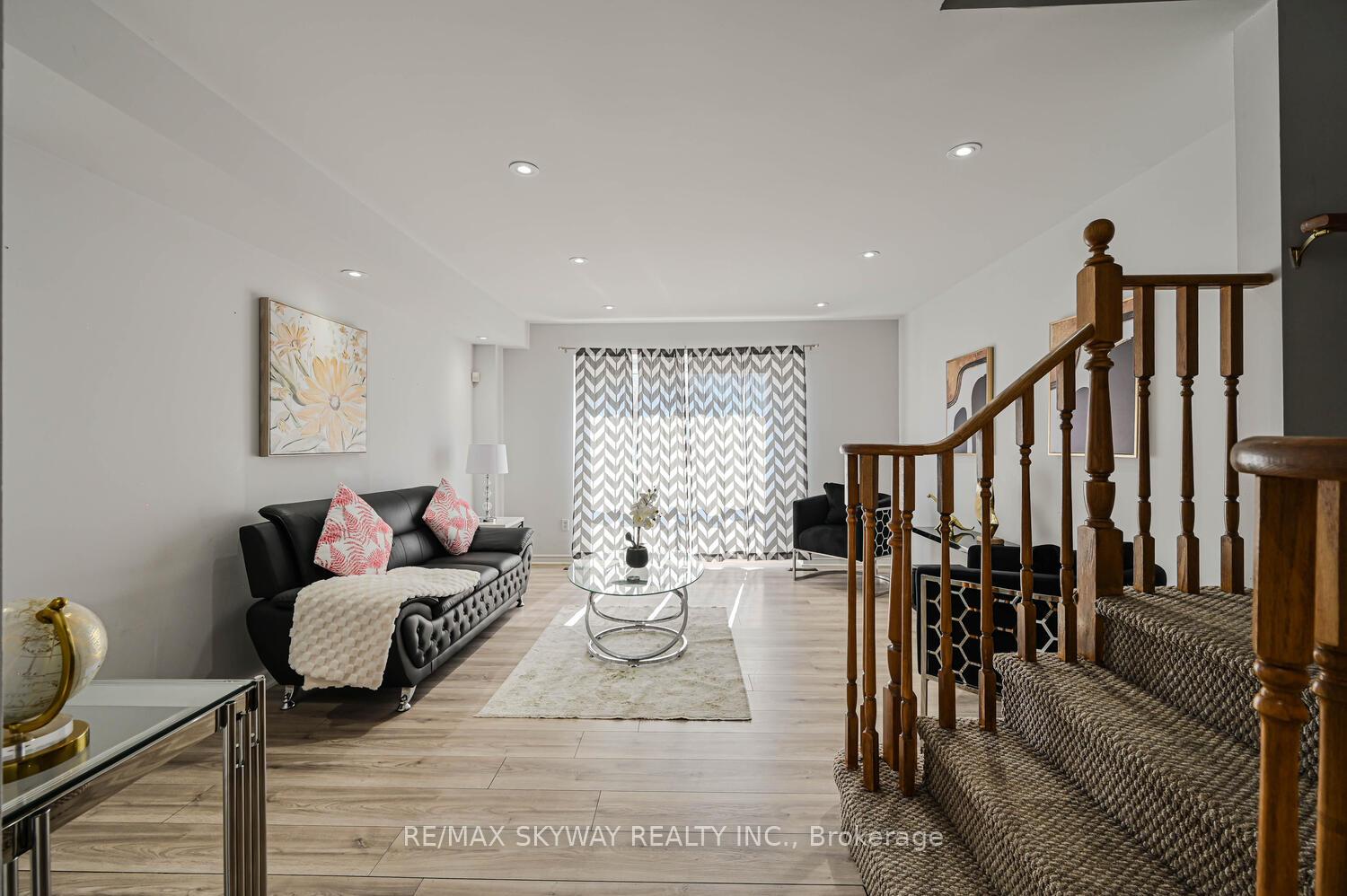 3 Bedrooms Condo at 50 Strathaven,  Mississauga For sale