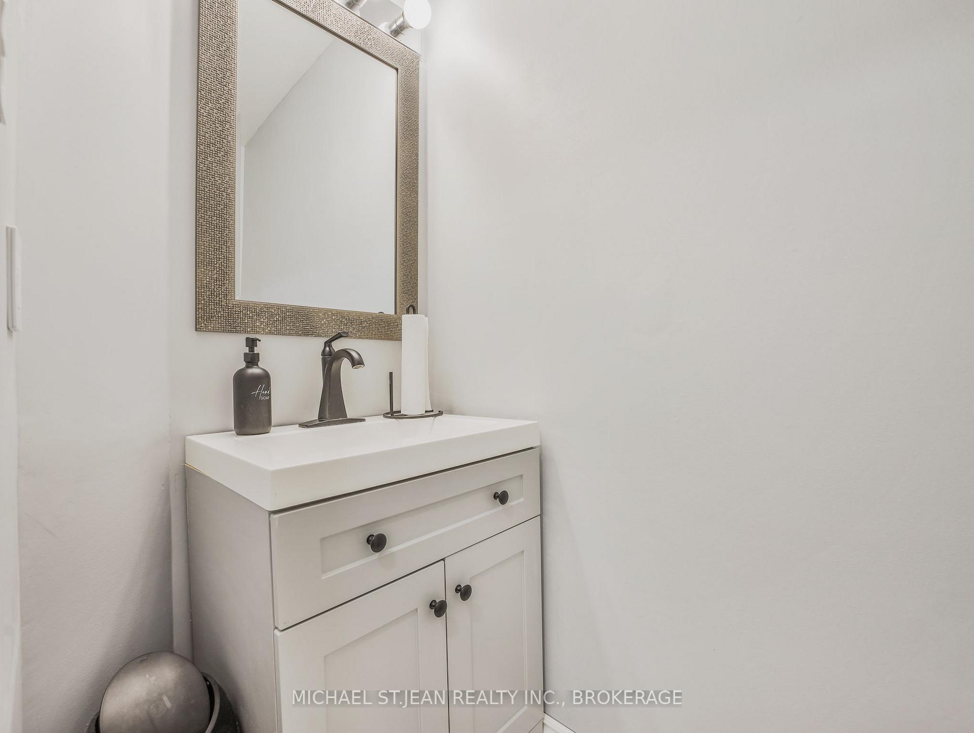 3 Bedrooms Condo at 1889 Upper Wentworth, Hamilton For sale