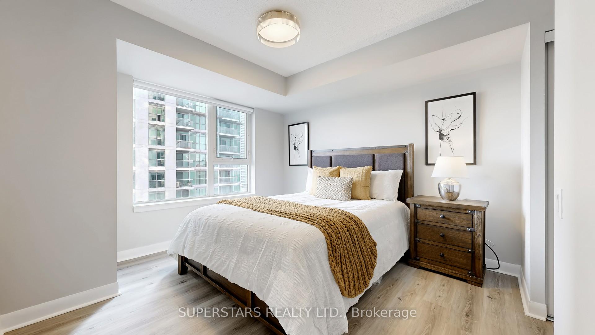 2 Bedrooms Condo at 25 Town Centre, Toronto For sale