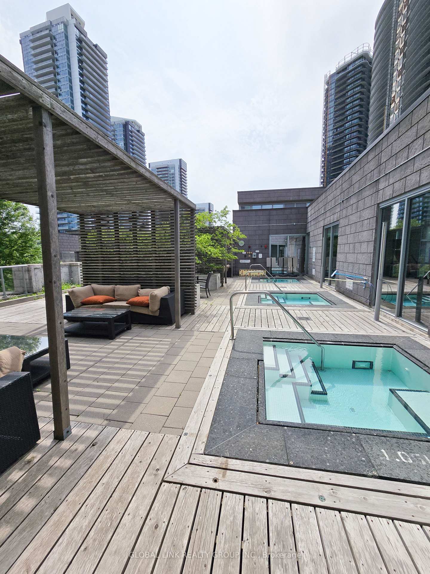 1 Bedroom Condo at 121 Mcmahon, Toronto For sale