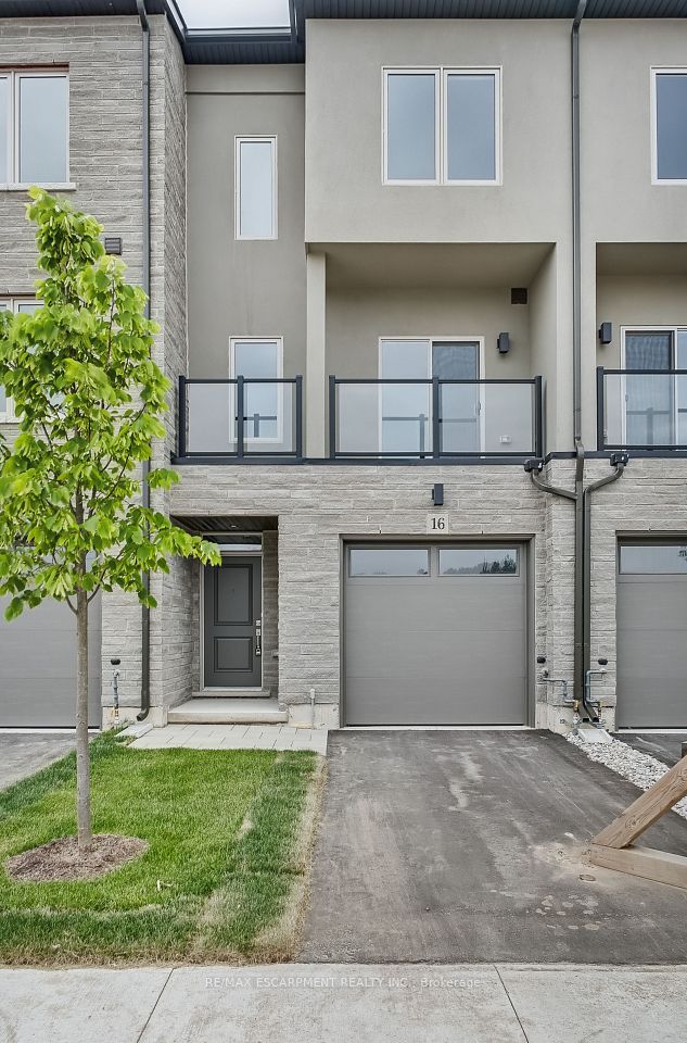 16 CLEAR VALLEY Lane