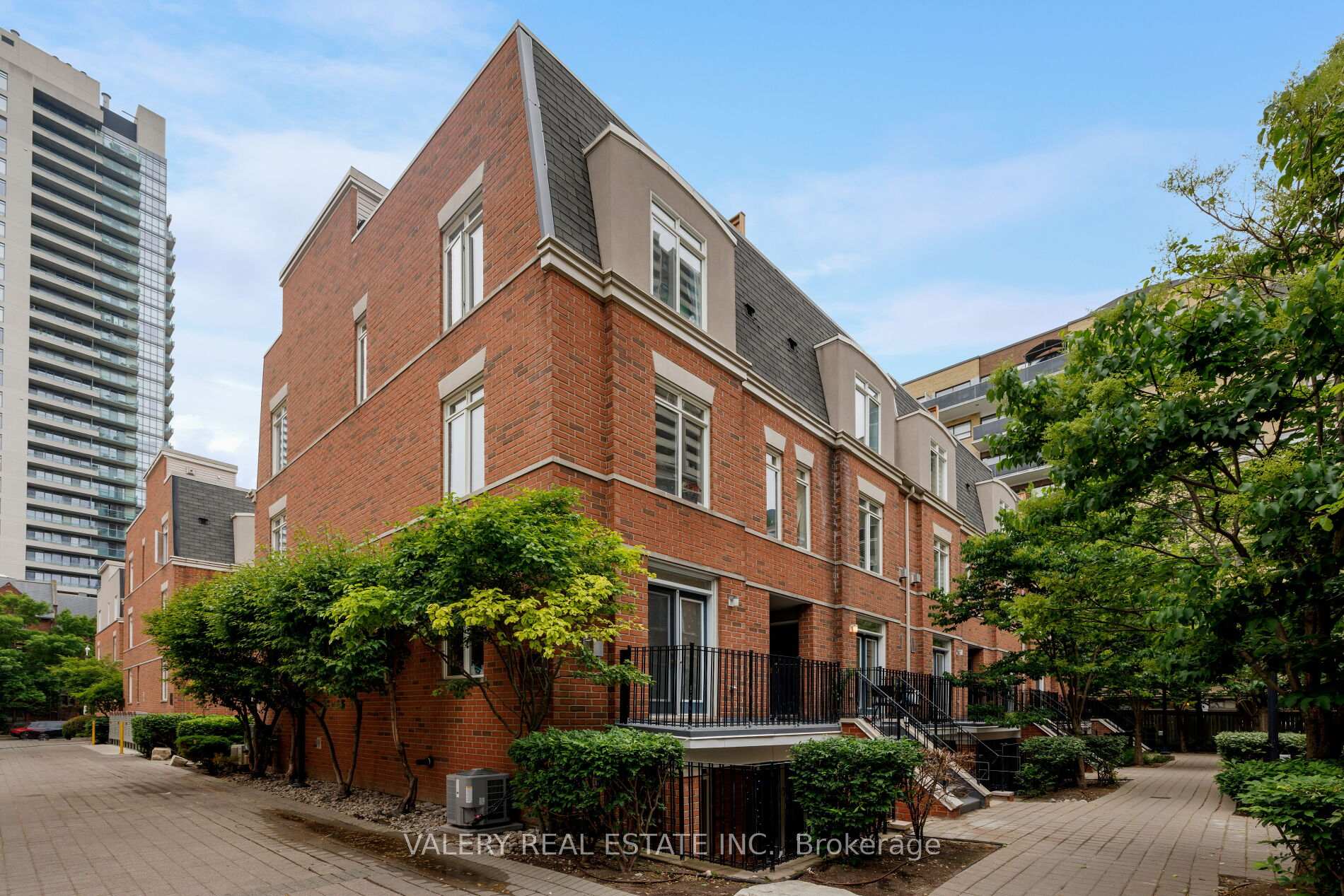 2 Bedrooms Condo at 415 Jarvis, Toronto For sale