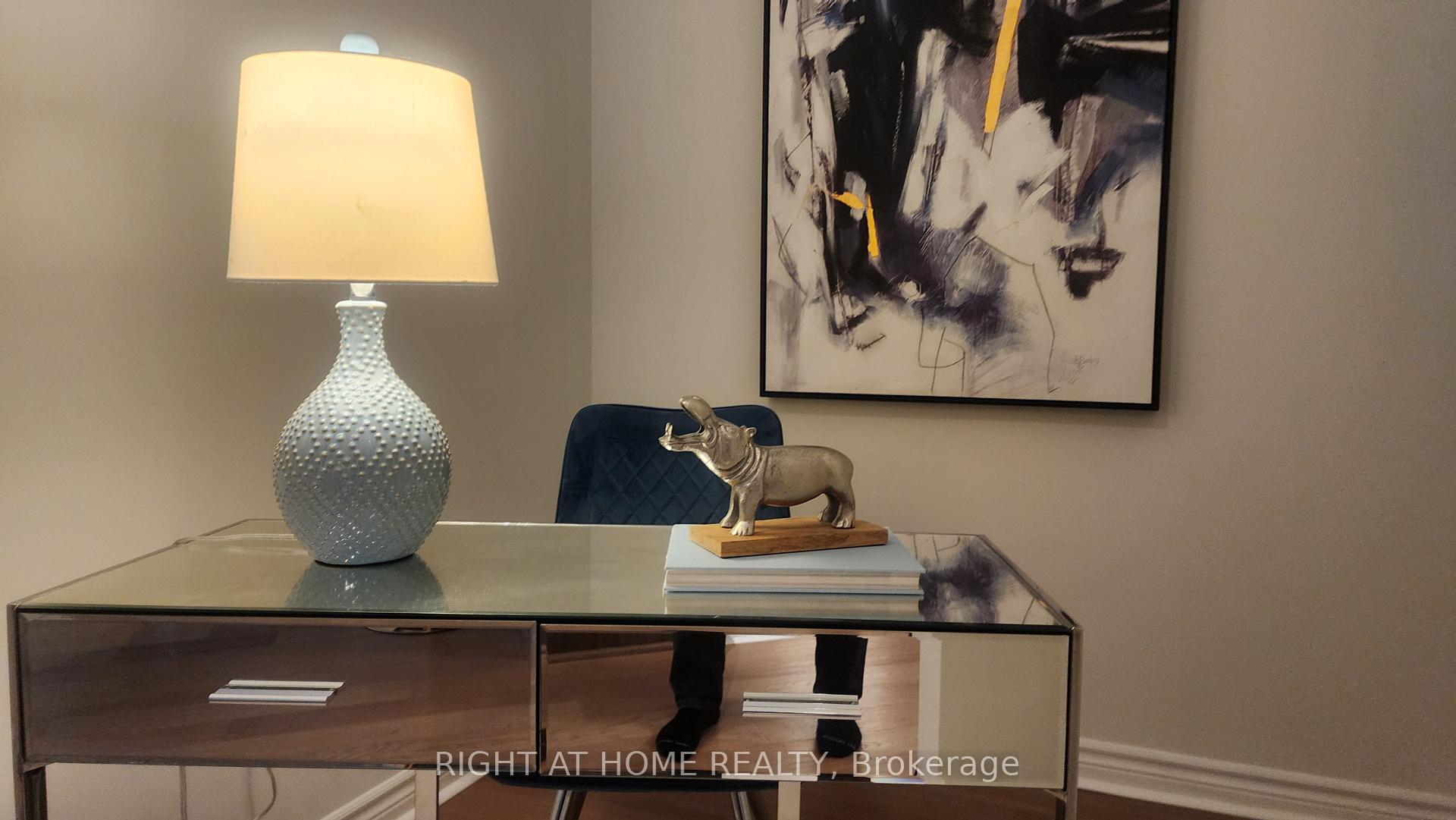 2 Bedrooms Condo at 39 Annie Craig, Toronto For sale