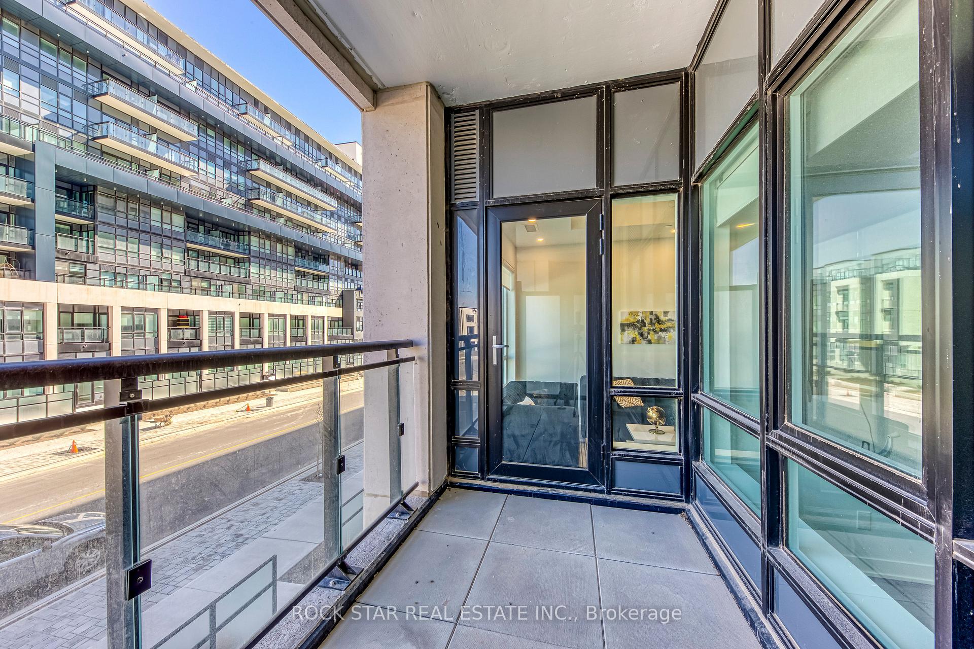 2 Bedrooms Condo at 405 Dundas,  Oakville For sale