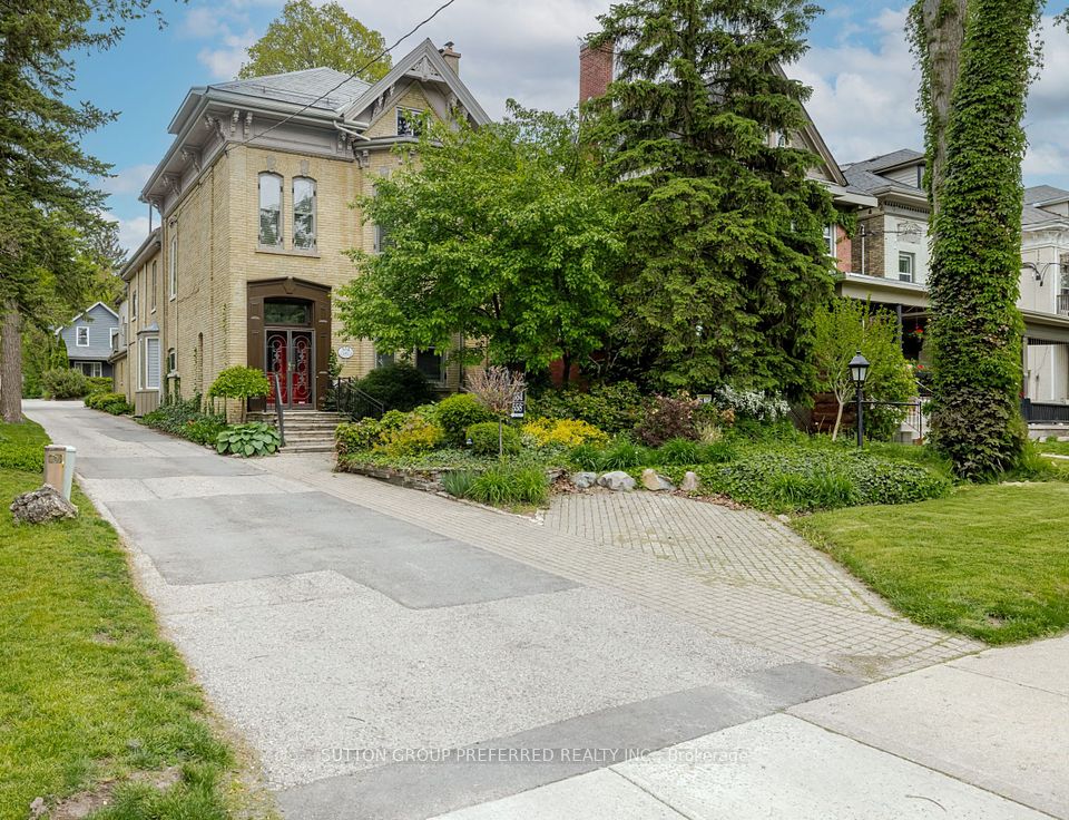 554 Waterloo