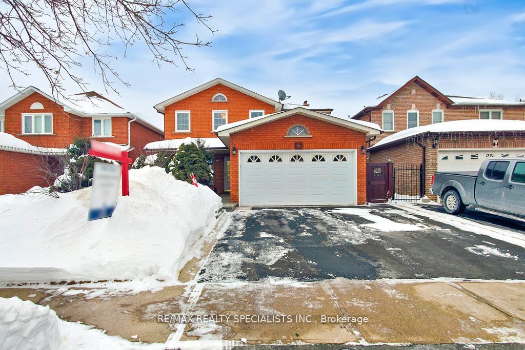 8 Cochrane Avenue, Brampton, ON L6Z 4J4
