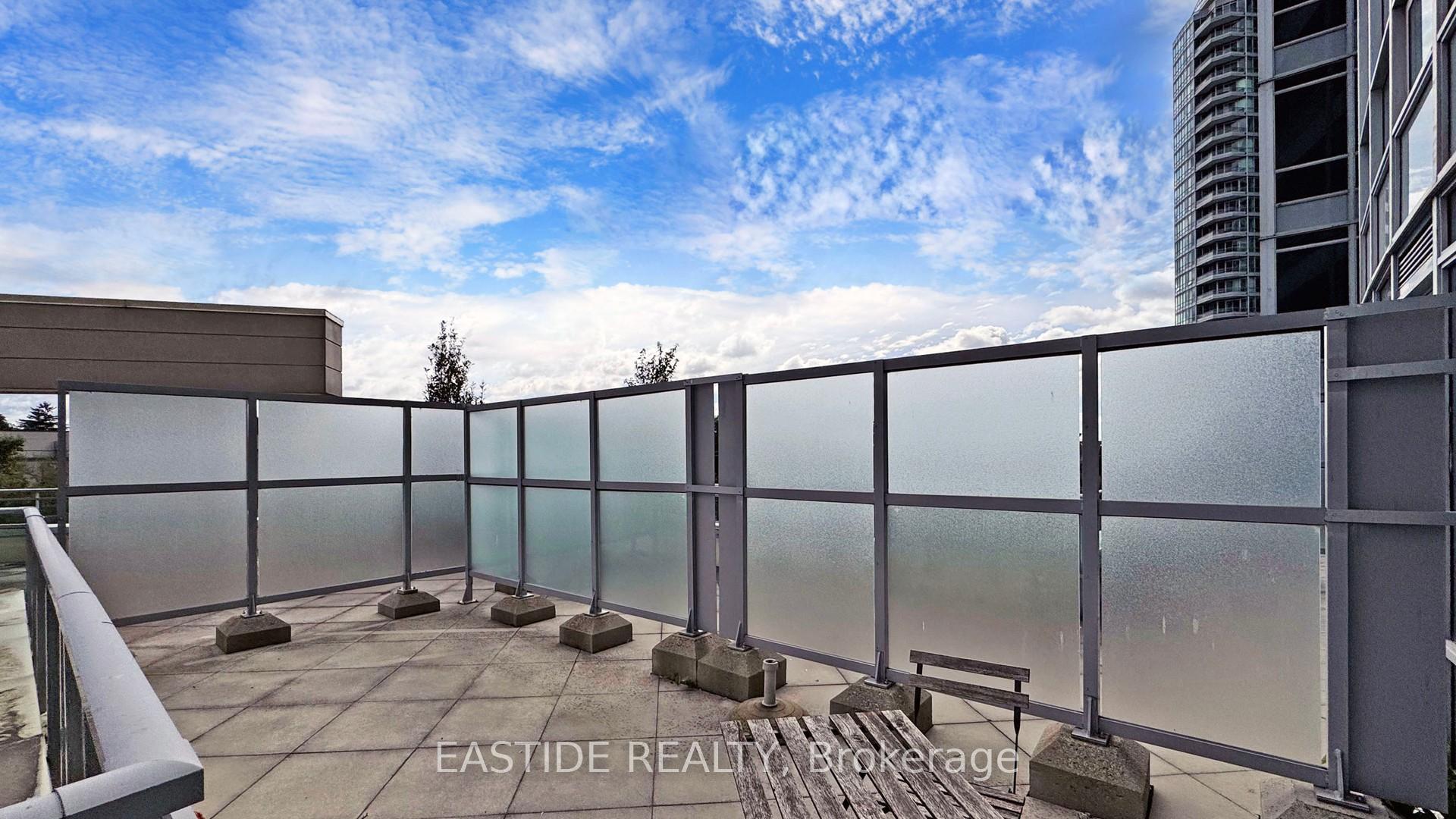 2 Bedrooms Condo at 18 Holmes, Toronto For sale