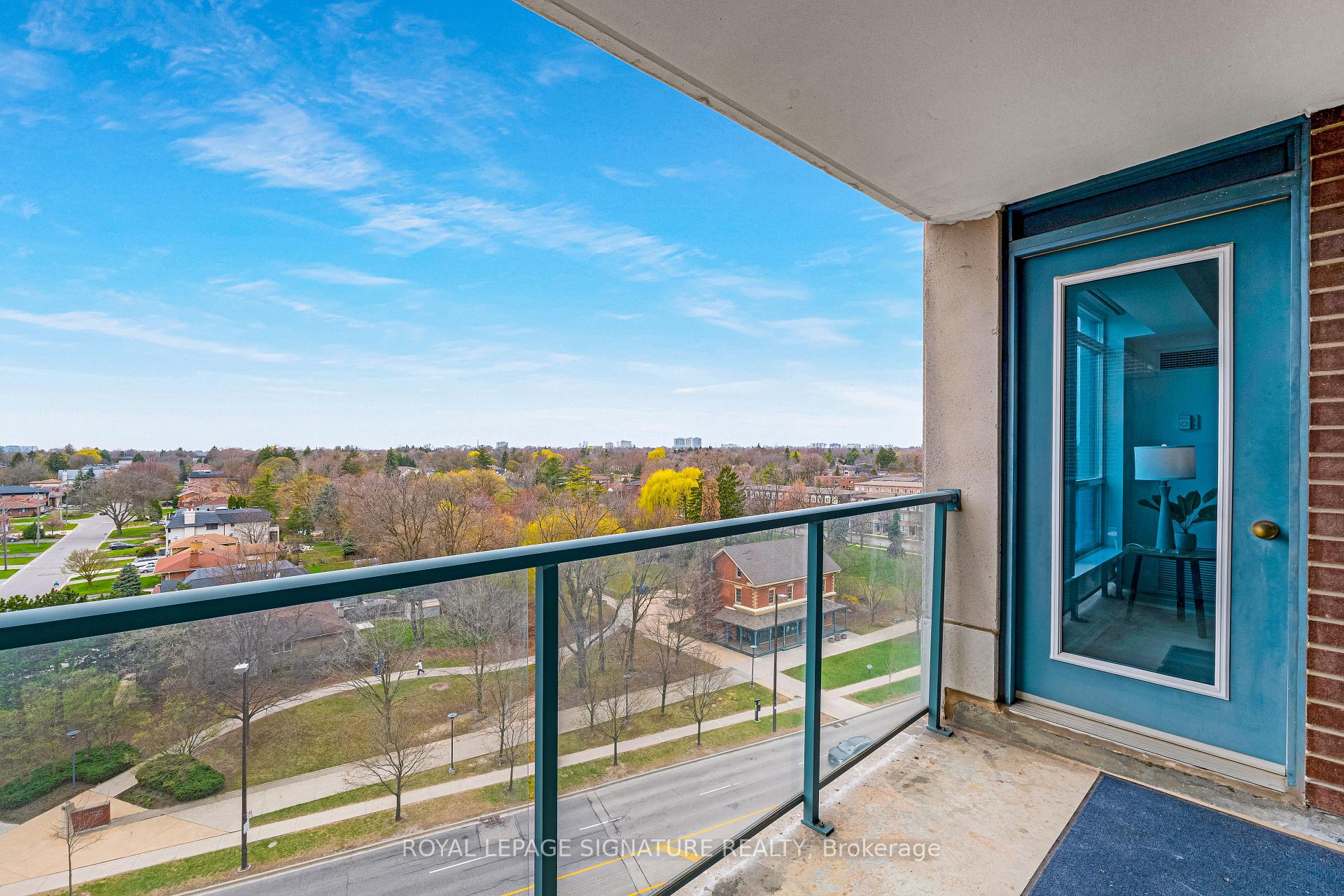 2 Bedrooms Condo at 233 Beecroft,  Toronto For sale