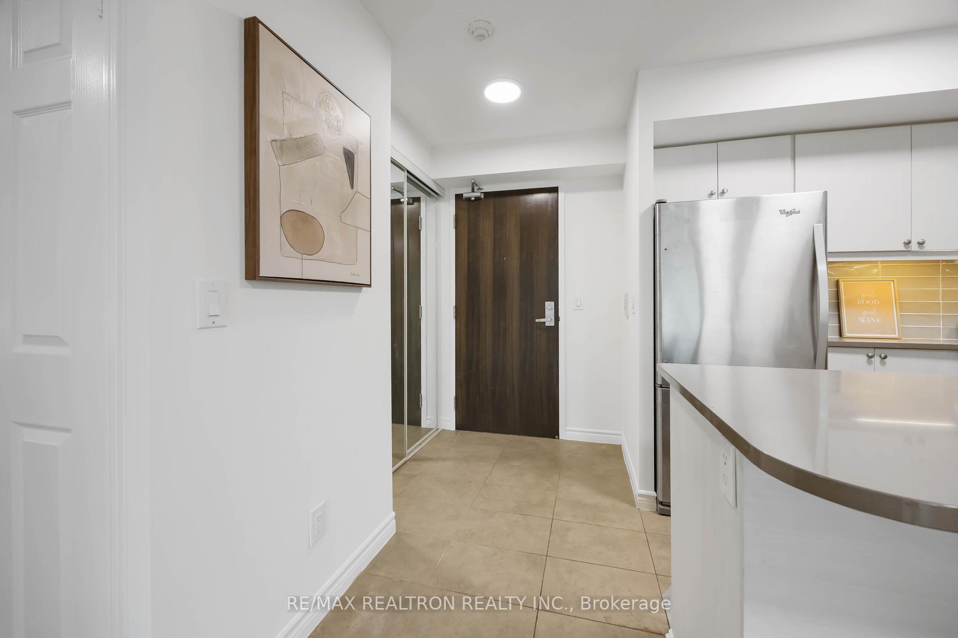 2 Bedrooms Condo at 25 Lower Simcoe, Toronto For sale
