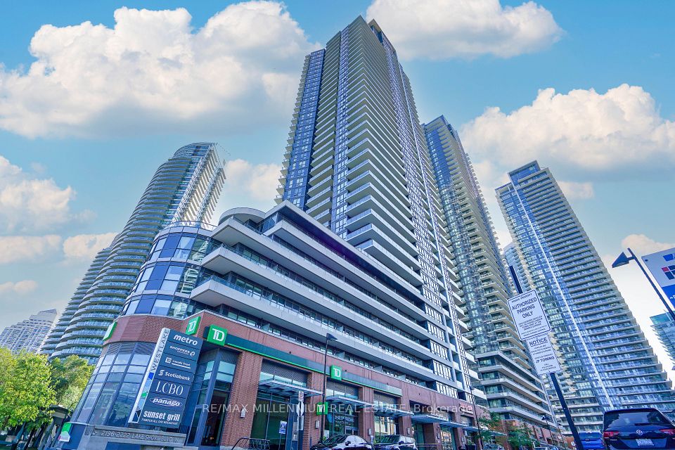 2212 Lake Shore