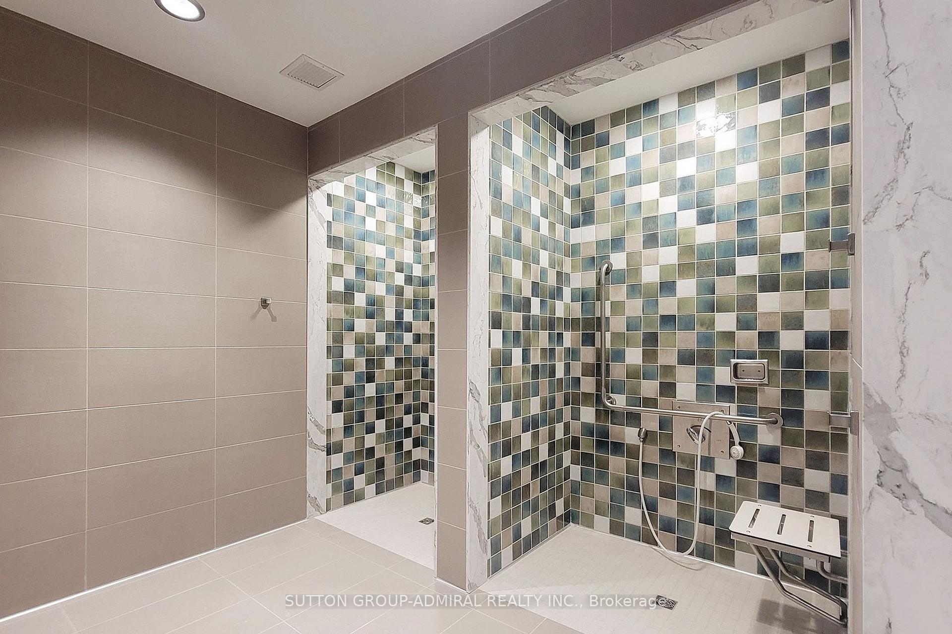 2 Bedrooms Condo at 10 Gatineau, Vaughan For sale