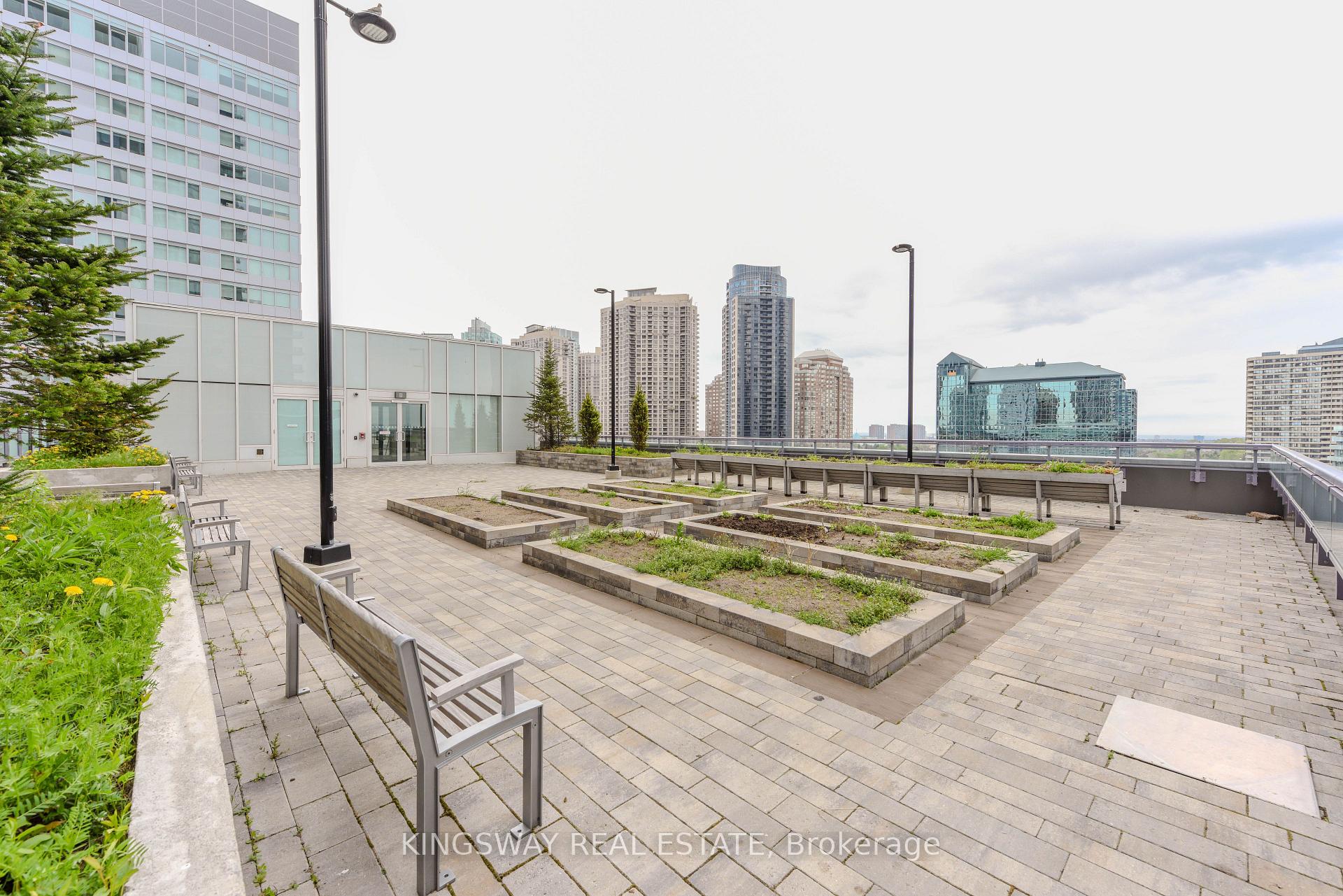 2 Bedrooms Condo at 4065 Confederation, Mississauga For sale