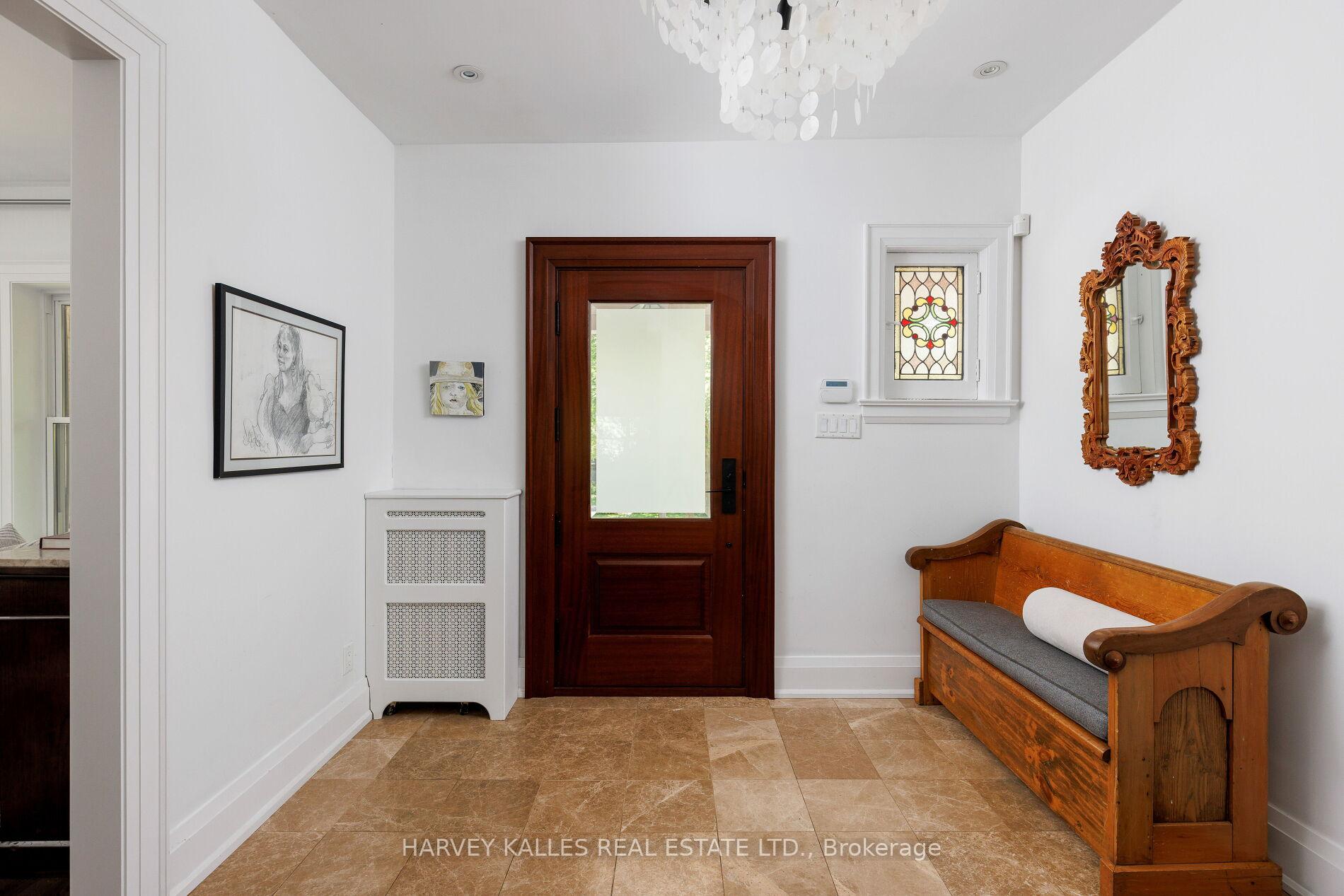 8 Edgewood Crescent