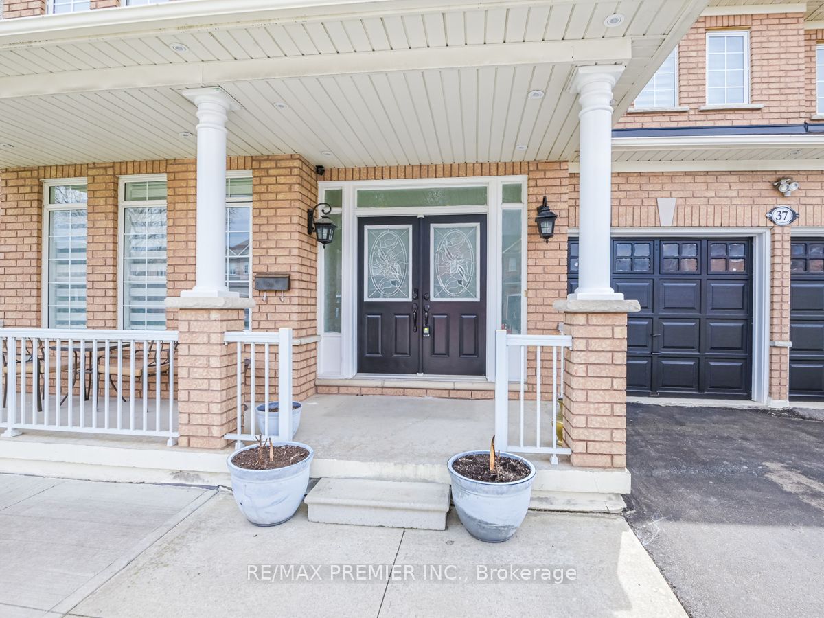 37 Colombo Crescent