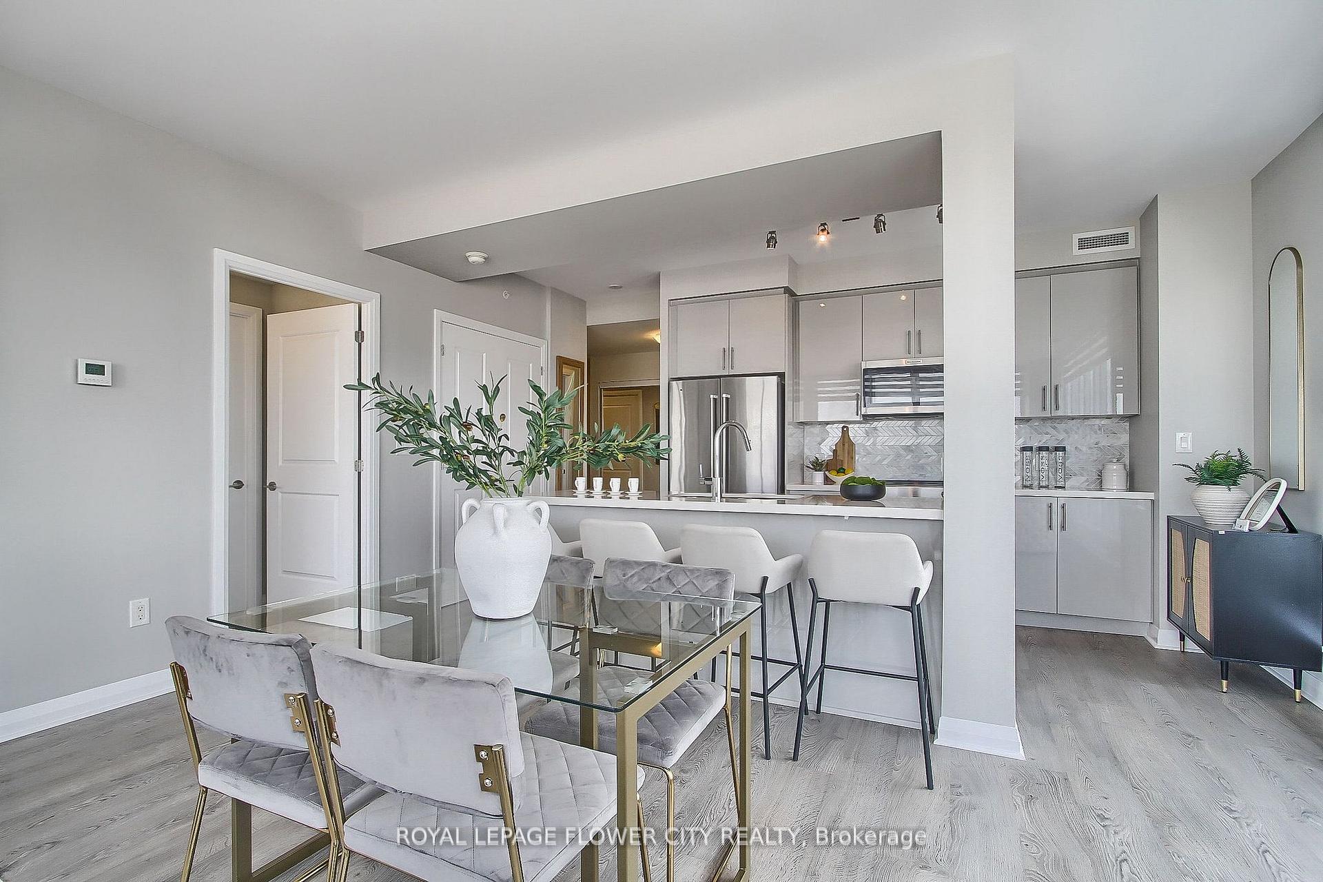 3 Bedrooms Condo at 5025 Four Springs, Mississauga For sale