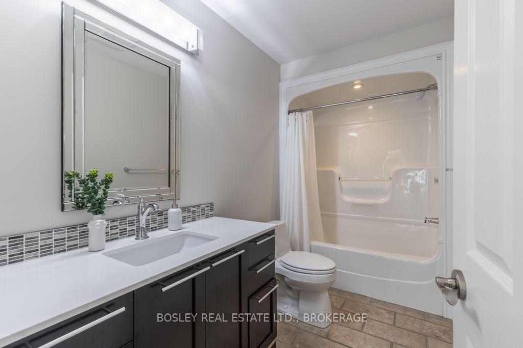 3 Bedrooms Condo at 2282 Orchard, Burlington For sale