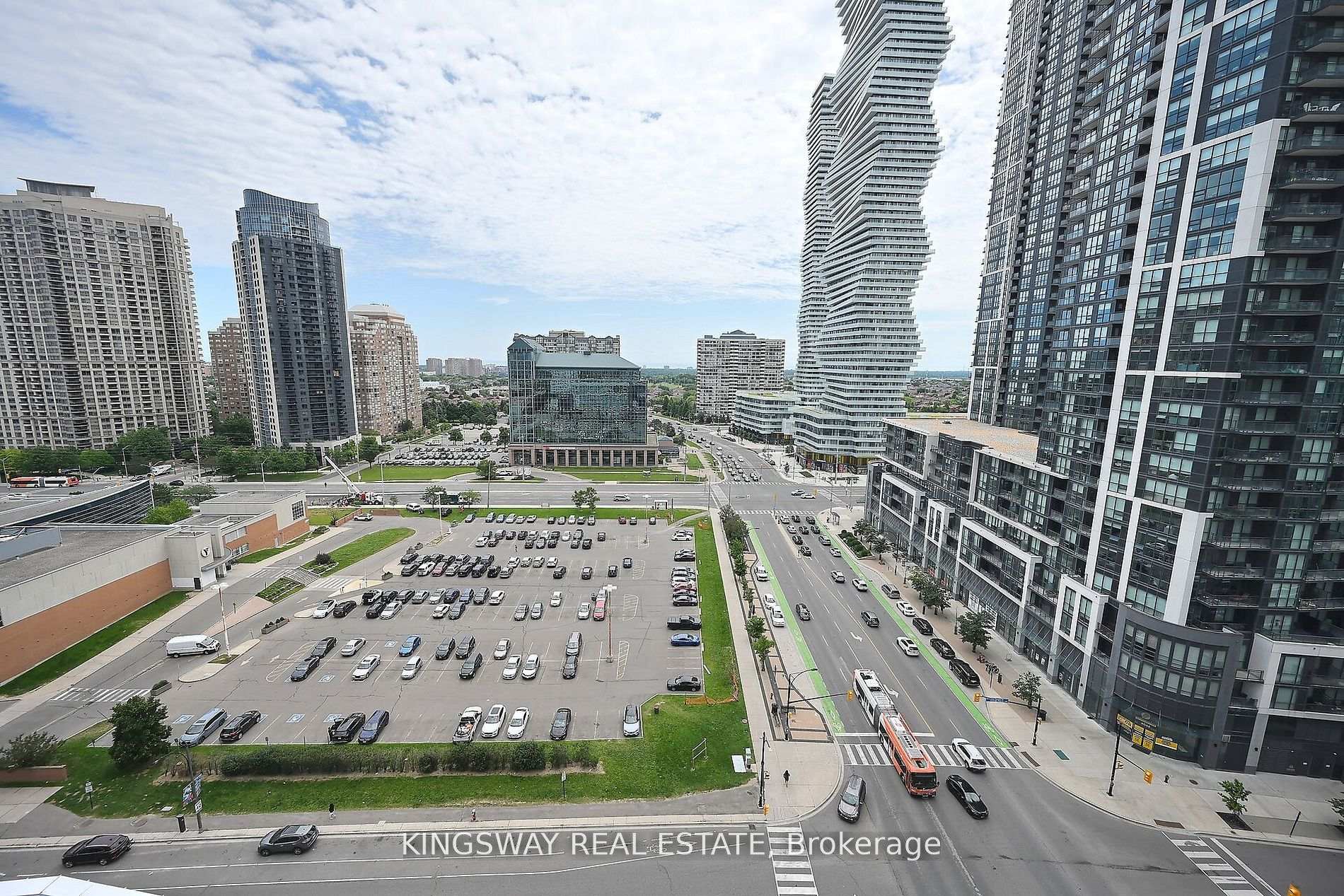 2 Bedrooms Condo at 4065 Confederation, Mississauga For sale
