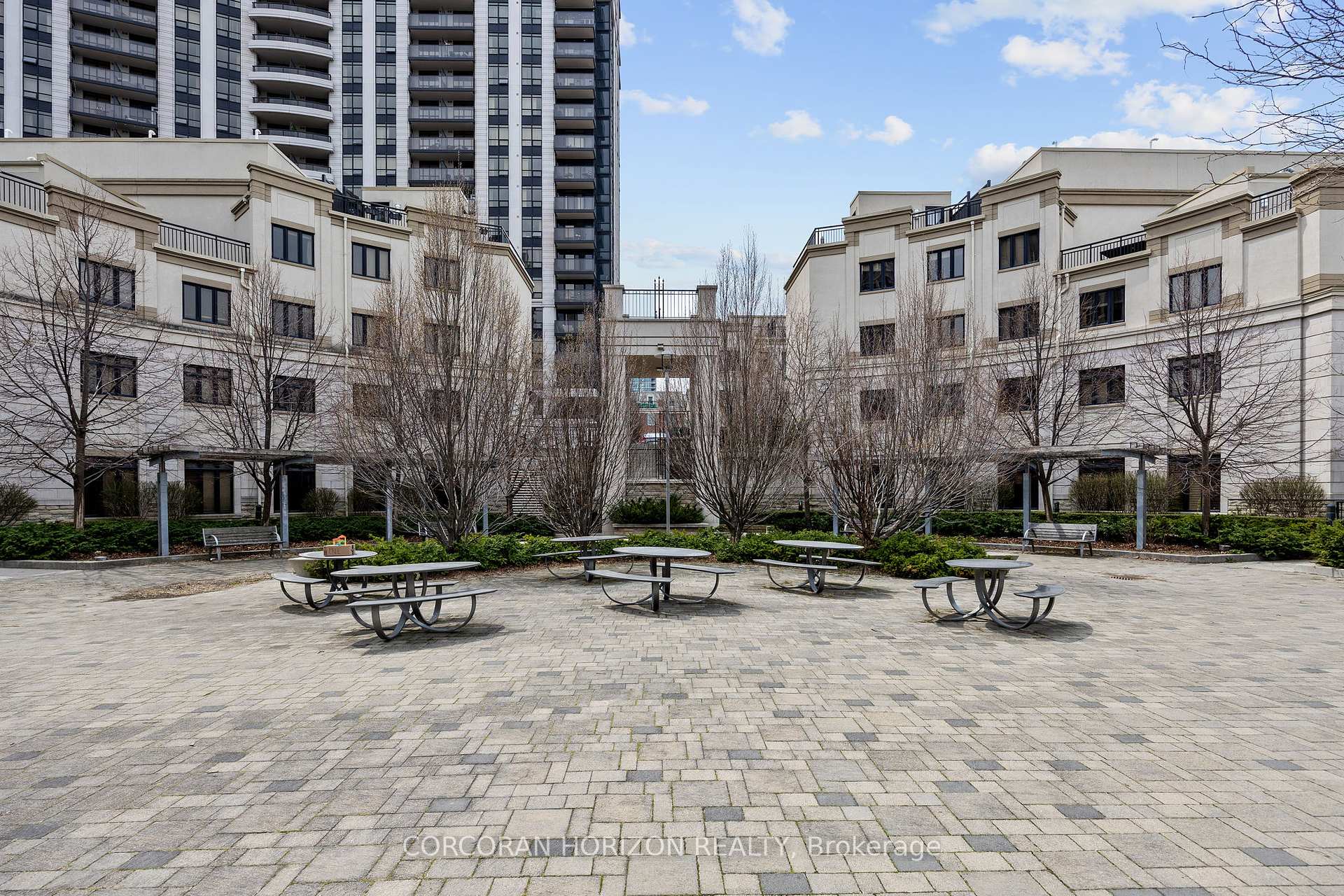 4 Bedrooms Condo at 9 Oakburn, Toronto For sale