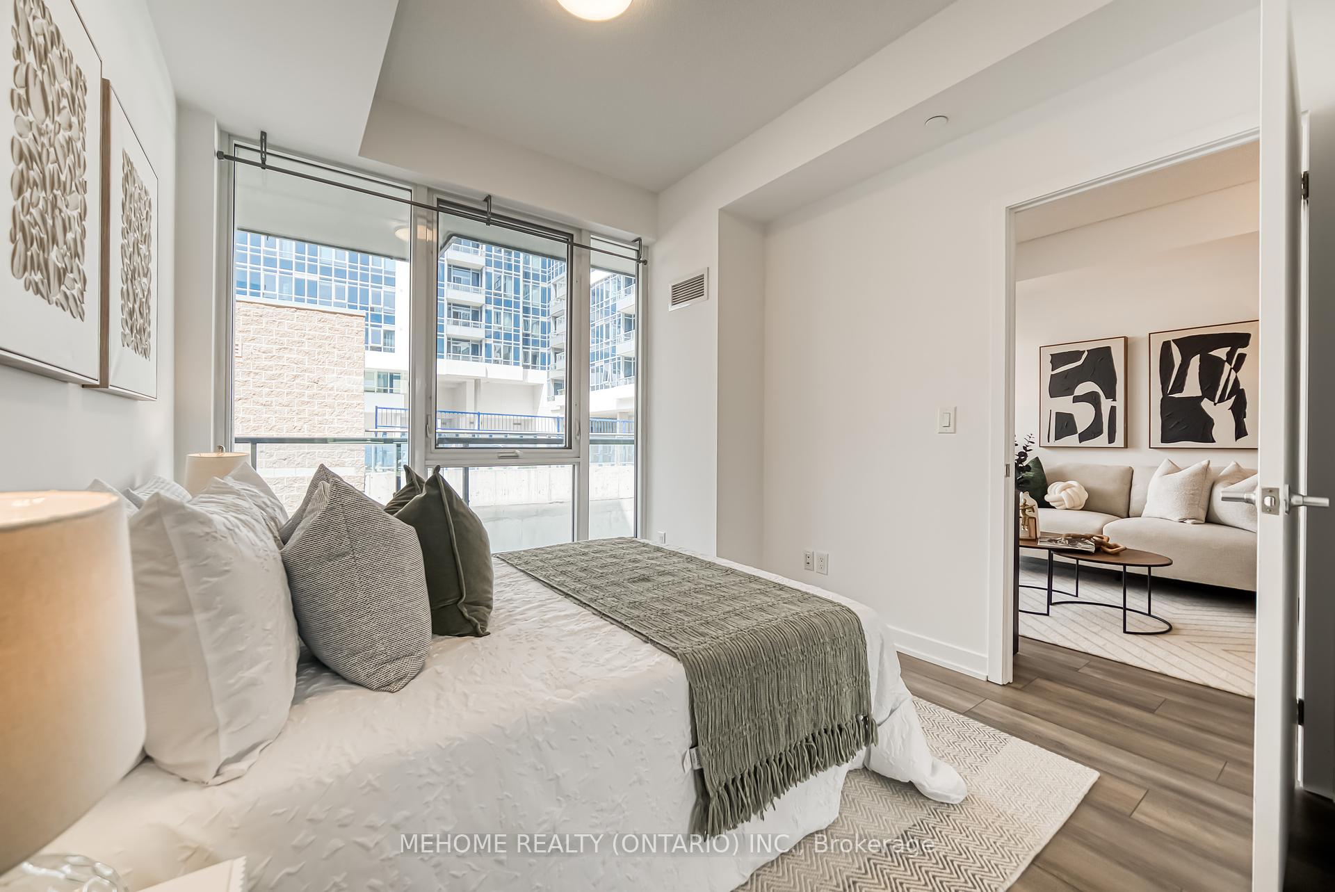 2 Bedrooms Condo at 18 Rean, Toronto For sale