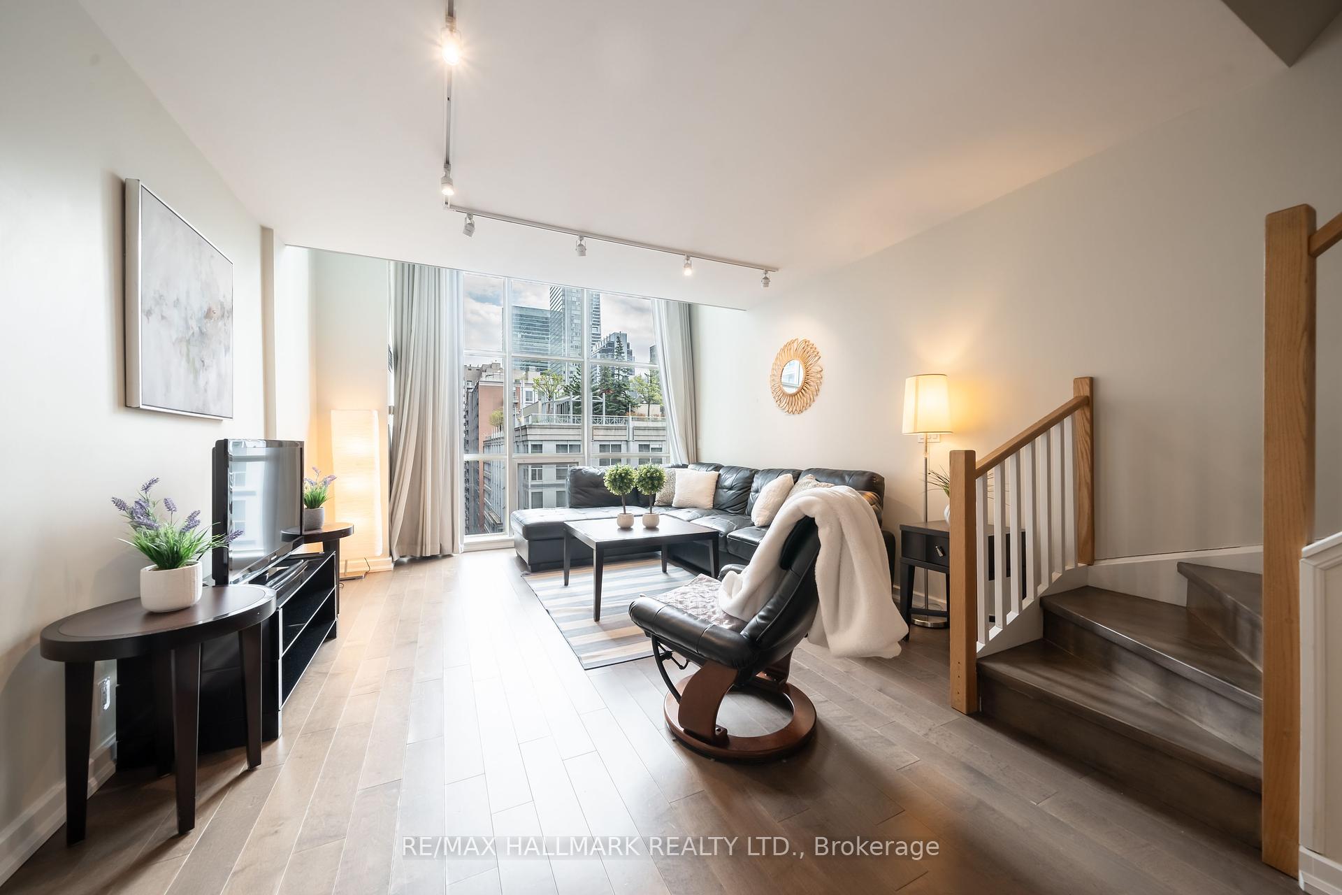 2 Bedrooms Condo at 36 Blue Jays,  Toronto For sale