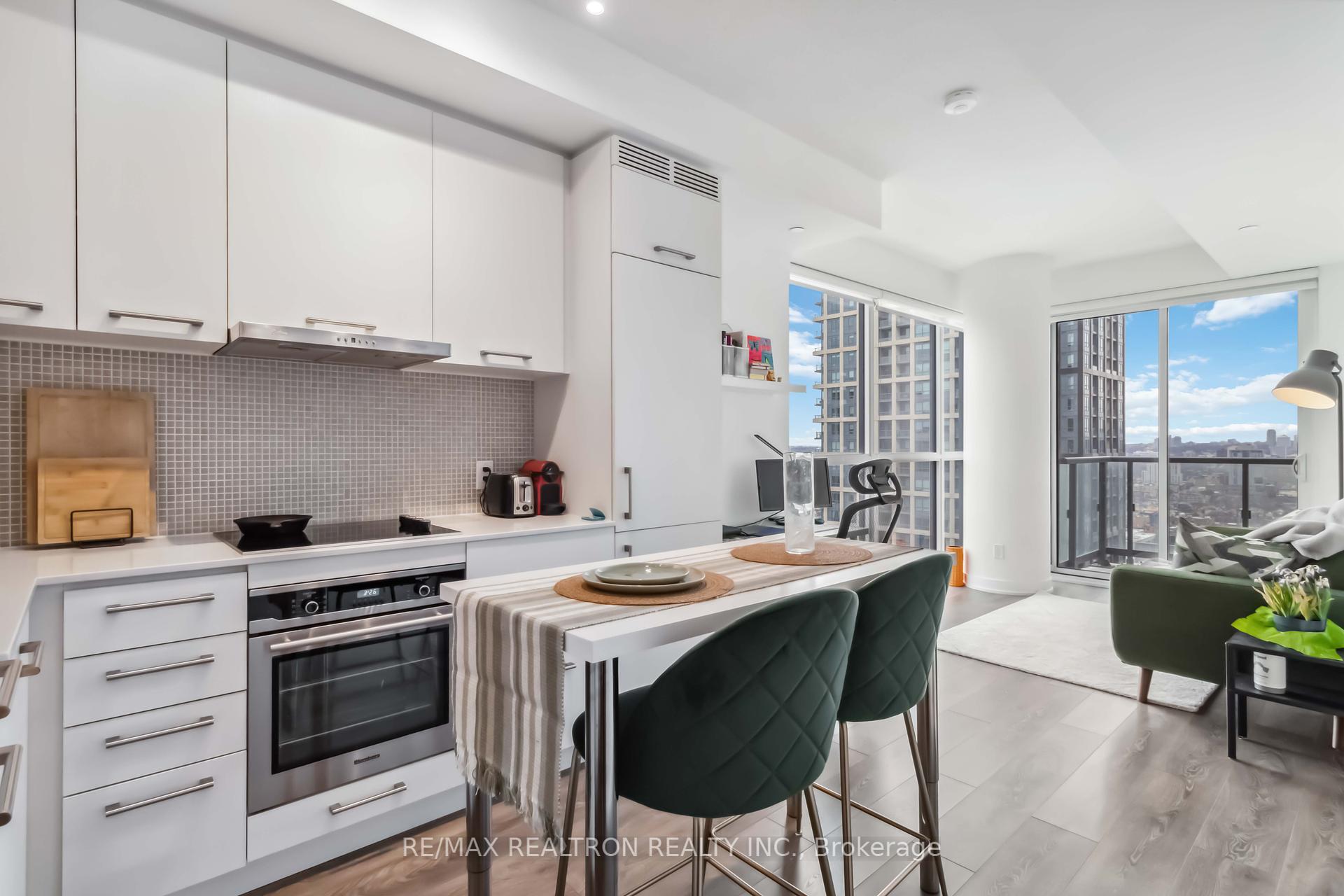 1 Bedroom Condo at 87 Peter,  Toronto For sale