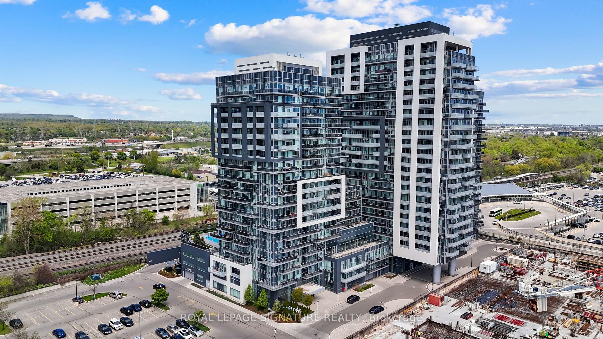 2 Bedrooms Condo at 2081 Fairview, Burlington For sale