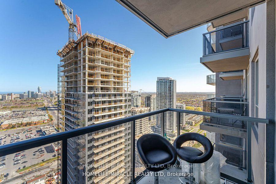 3 Bedrooms Condo at 8 Nahani, Mississauga For sale