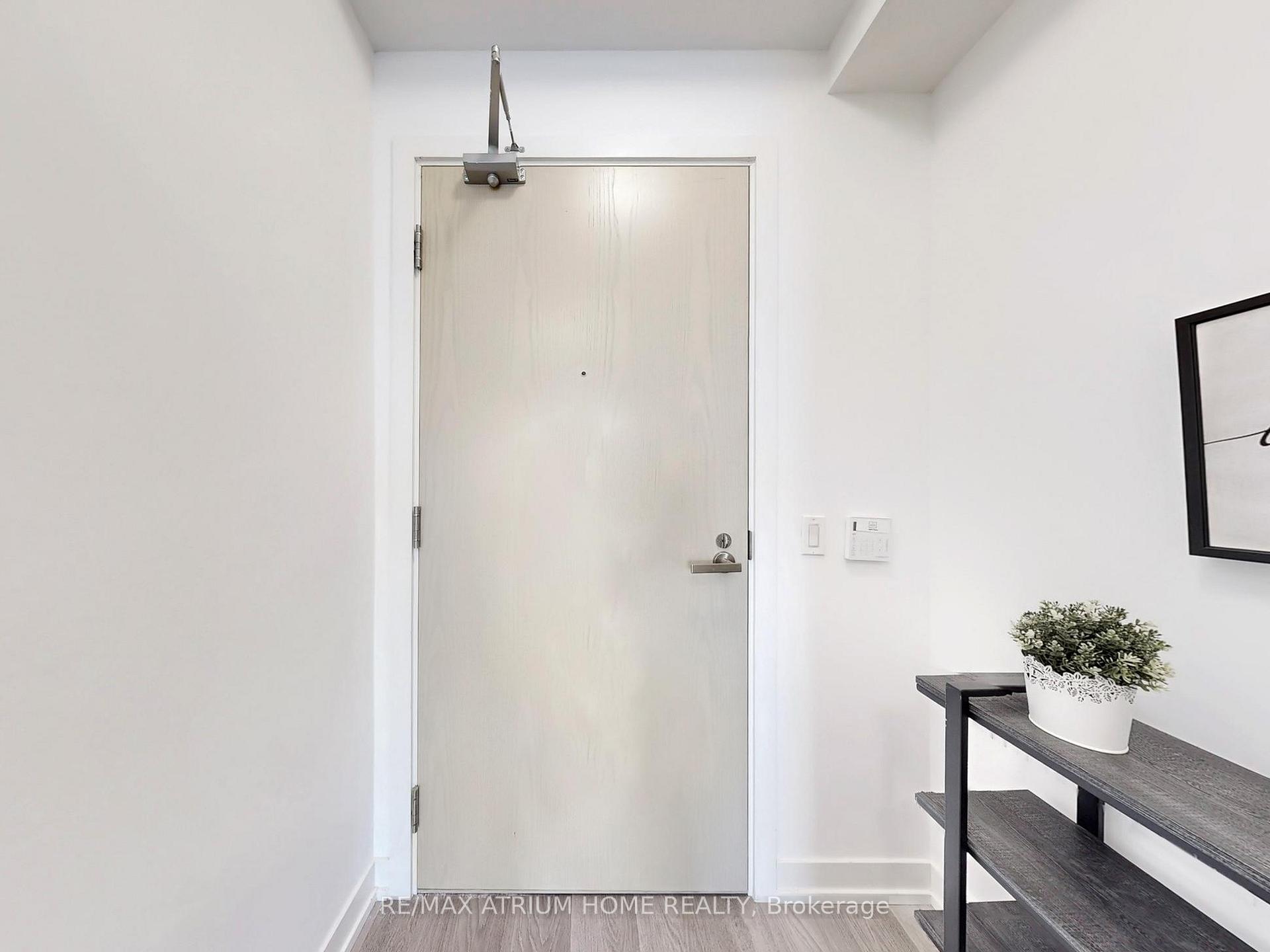 2 Bedrooms Condo at 55 Cooper, Toronto For sale