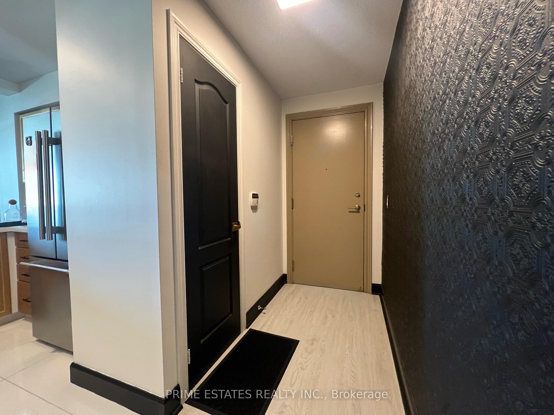 2 Bedrooms Condo at 70 Town Centre,  Toronto For sale
