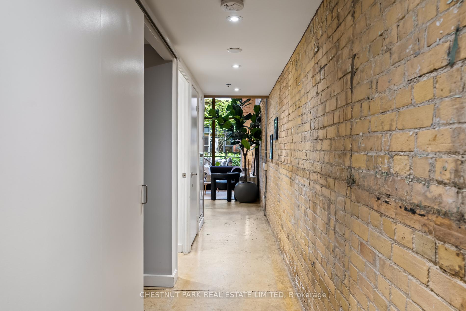 2 Bedrooms Condo at 363 Sorauren, Toronto For sale