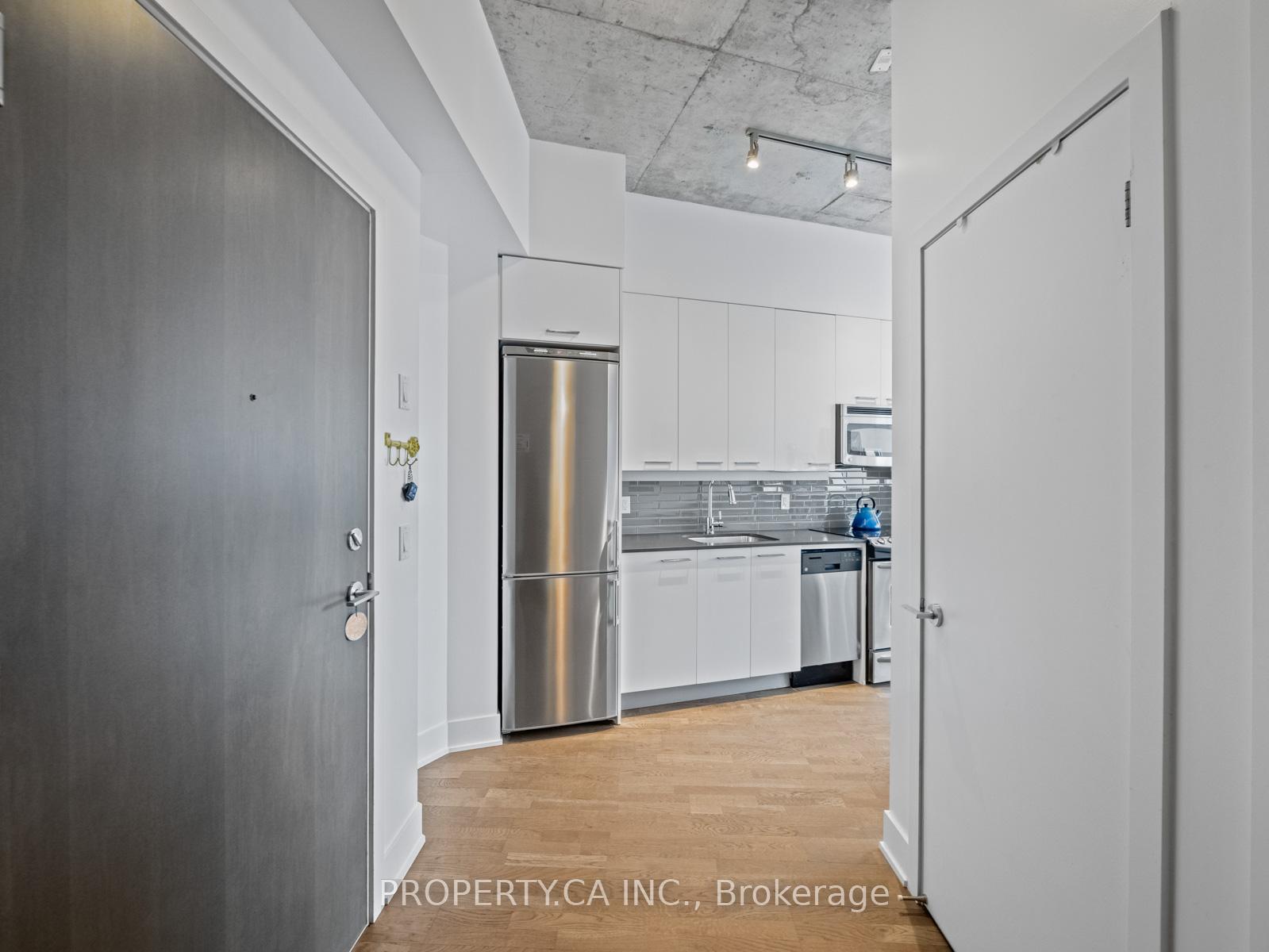 2 Bedrooms Condo at 90 Trinity,  Toronto For sale
