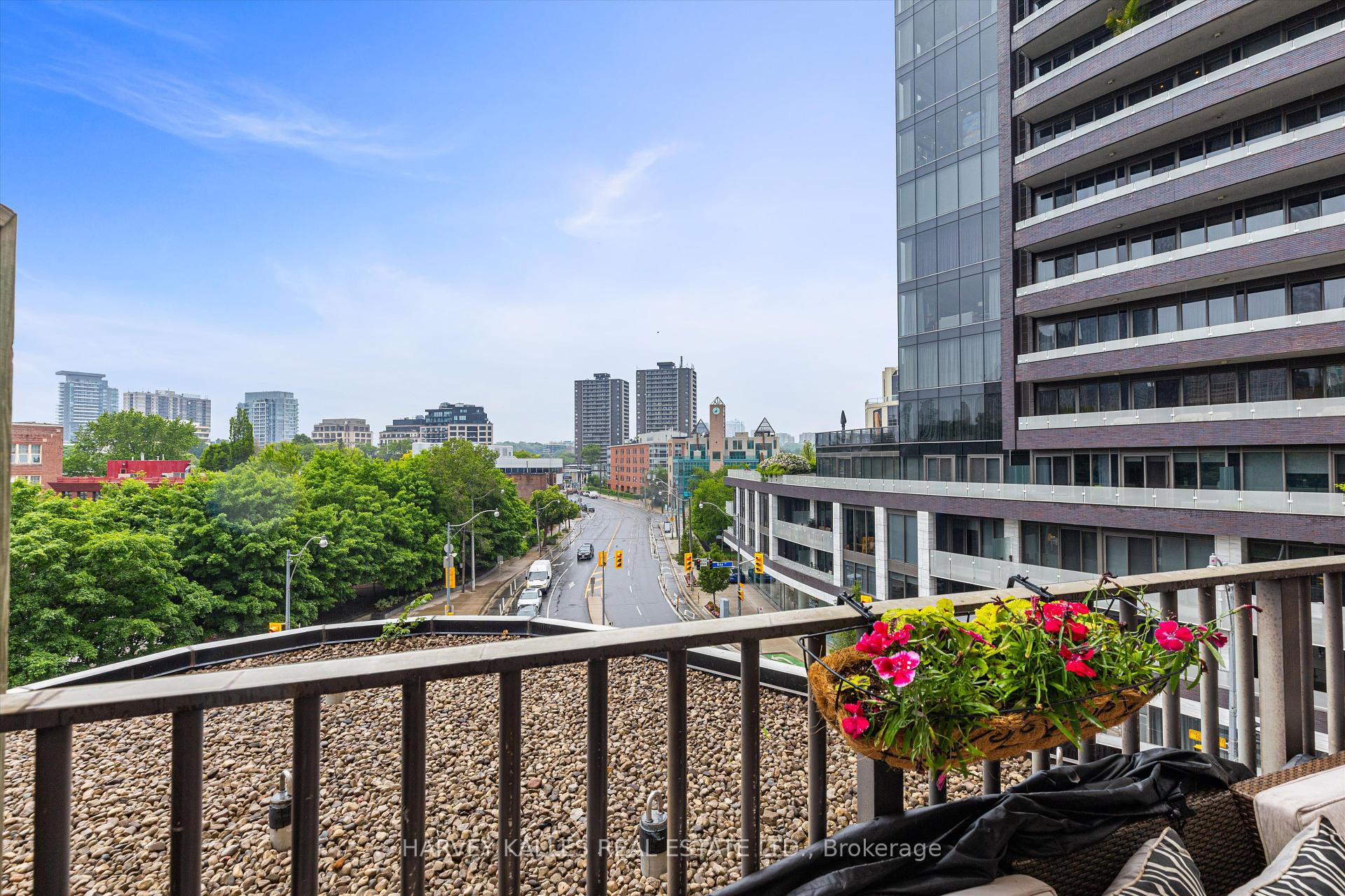 2 Bedrooms Condo at 1331 Bay, Toronto For sale