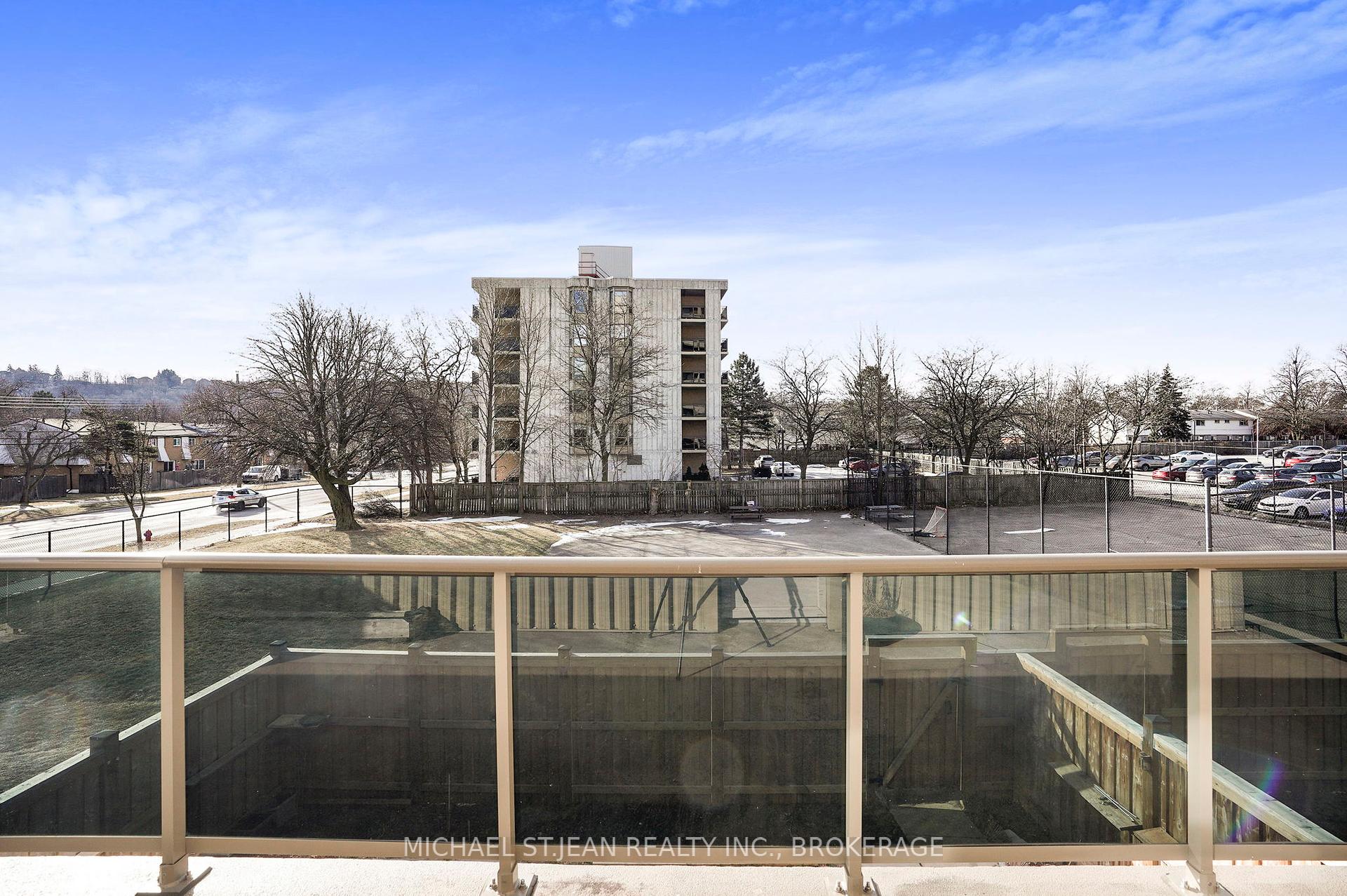 3 Bedrooms Condo at 15 Albright,  Hamilton For sale
