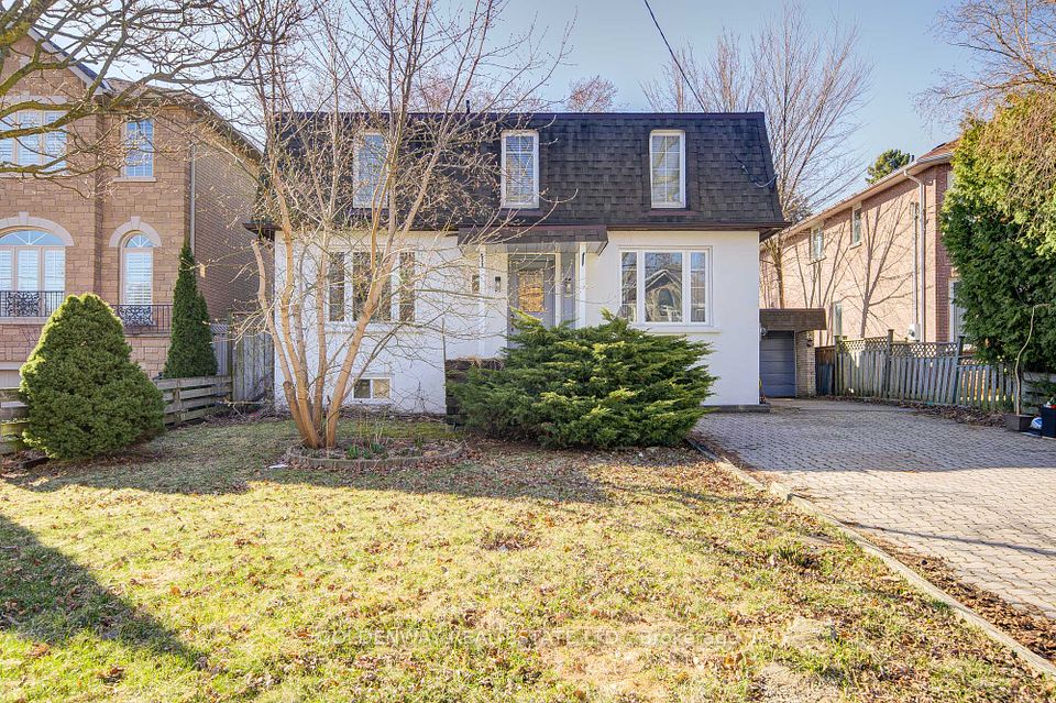 211 Pemberton Avenue, Toronto, ON M2M 1Y9