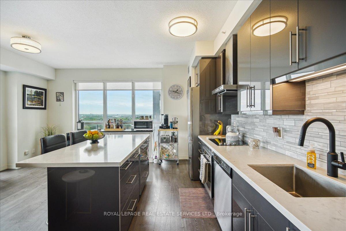 2 Bedrooms Condo at 2081 Fairview, Burlington For sale
