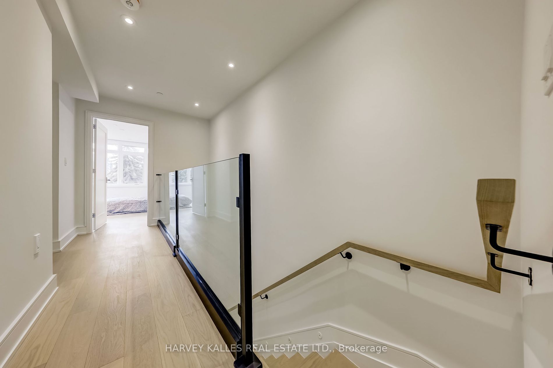 36A Churchill Avenue W