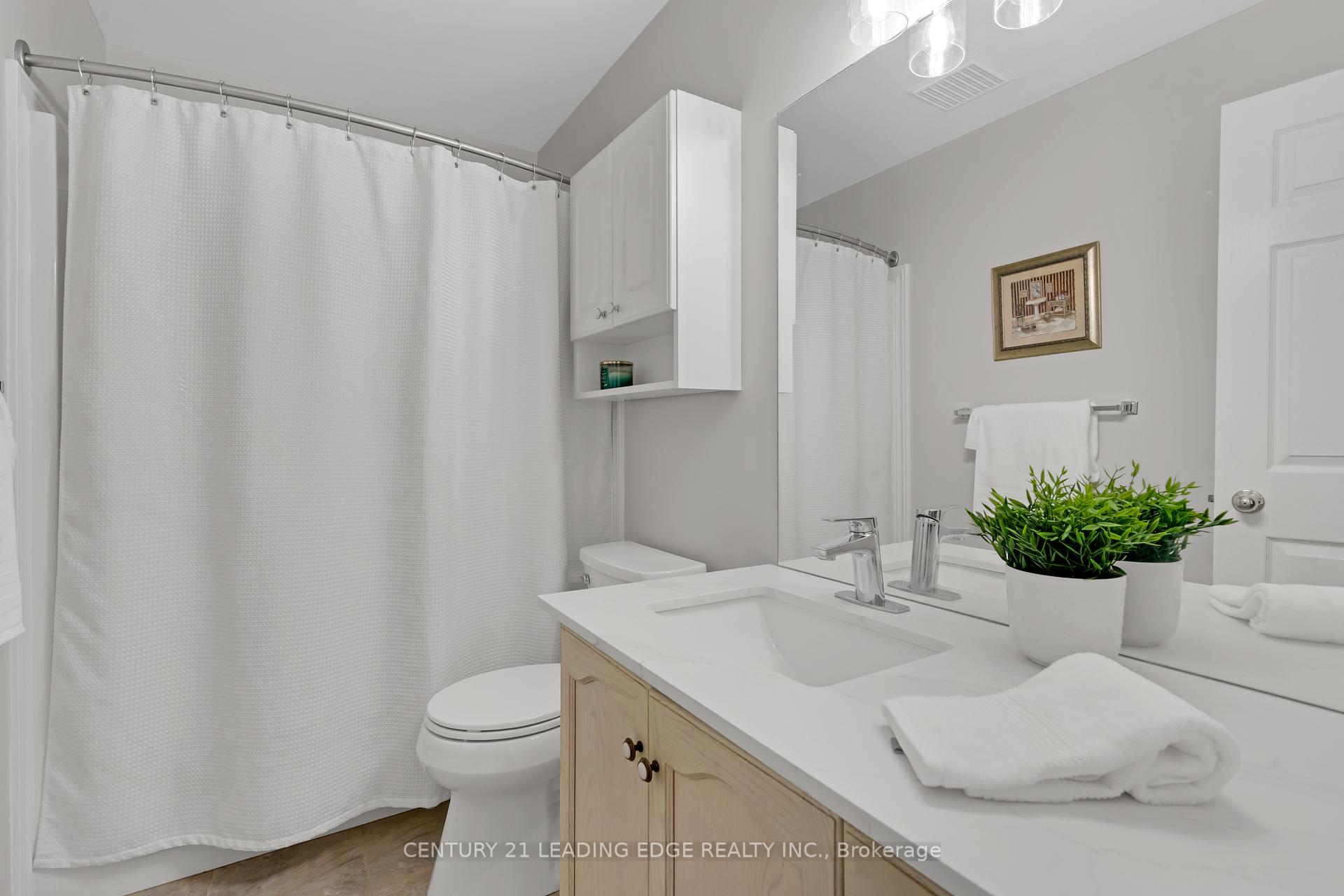3 Bedrooms Condo at 2435 Woodward,  Burlington For sale