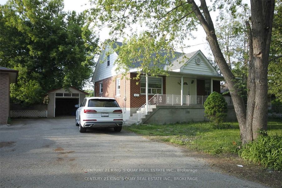369 Crosby