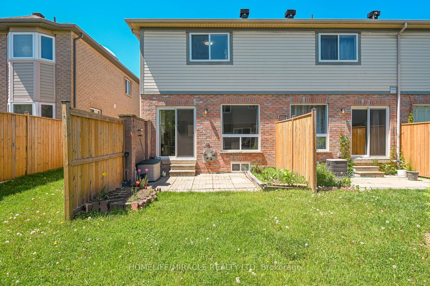 2 Bedrooms Condo at 5255 Guildwood, Mississauga For sale