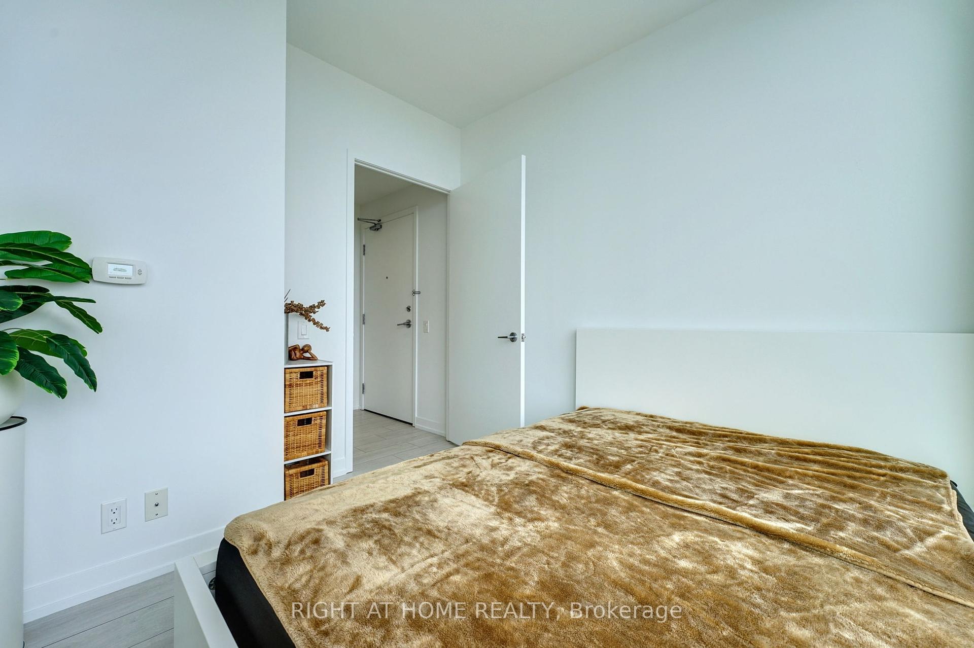 2 Bedrooms Condo at 898 Portage, Vaughan For sale
