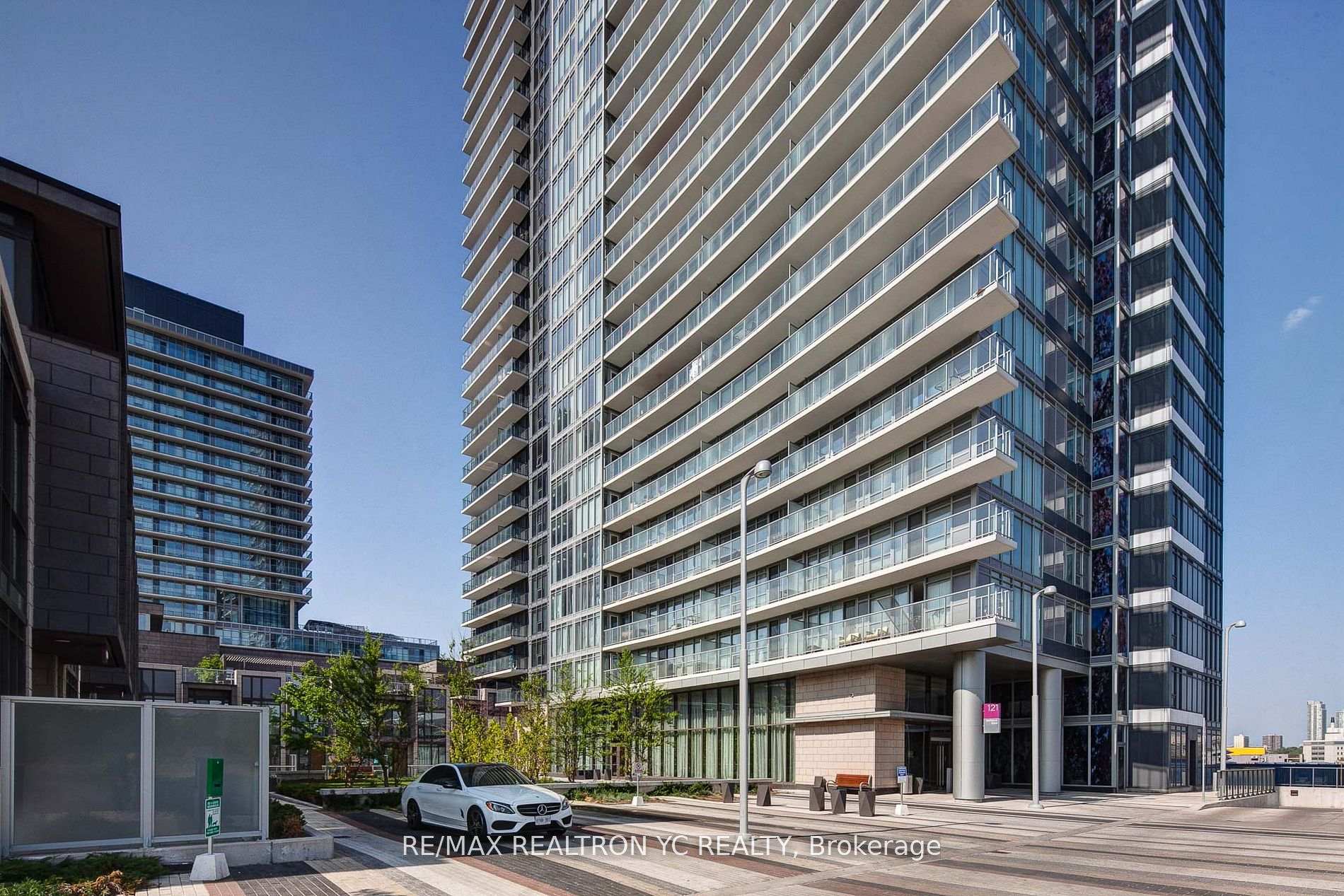 2 Bedrooms Condo at 121 Mcmahon, Toronto For sale