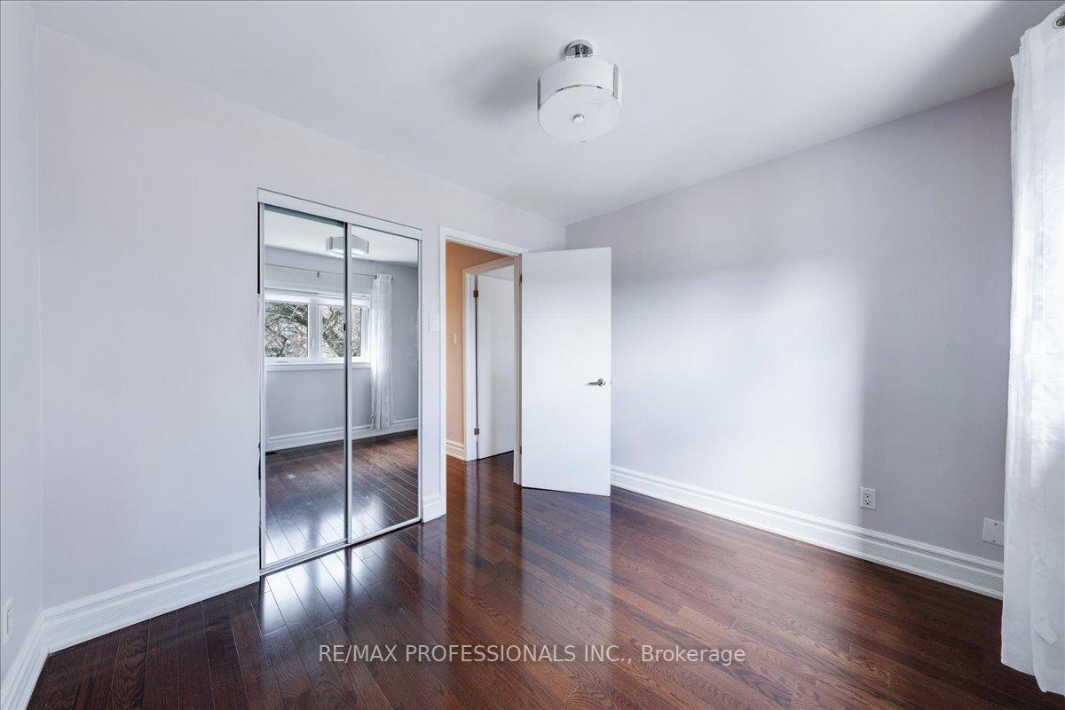 3 Bedrooms Condo at 600 Silver Creek,  Mississauga For sale