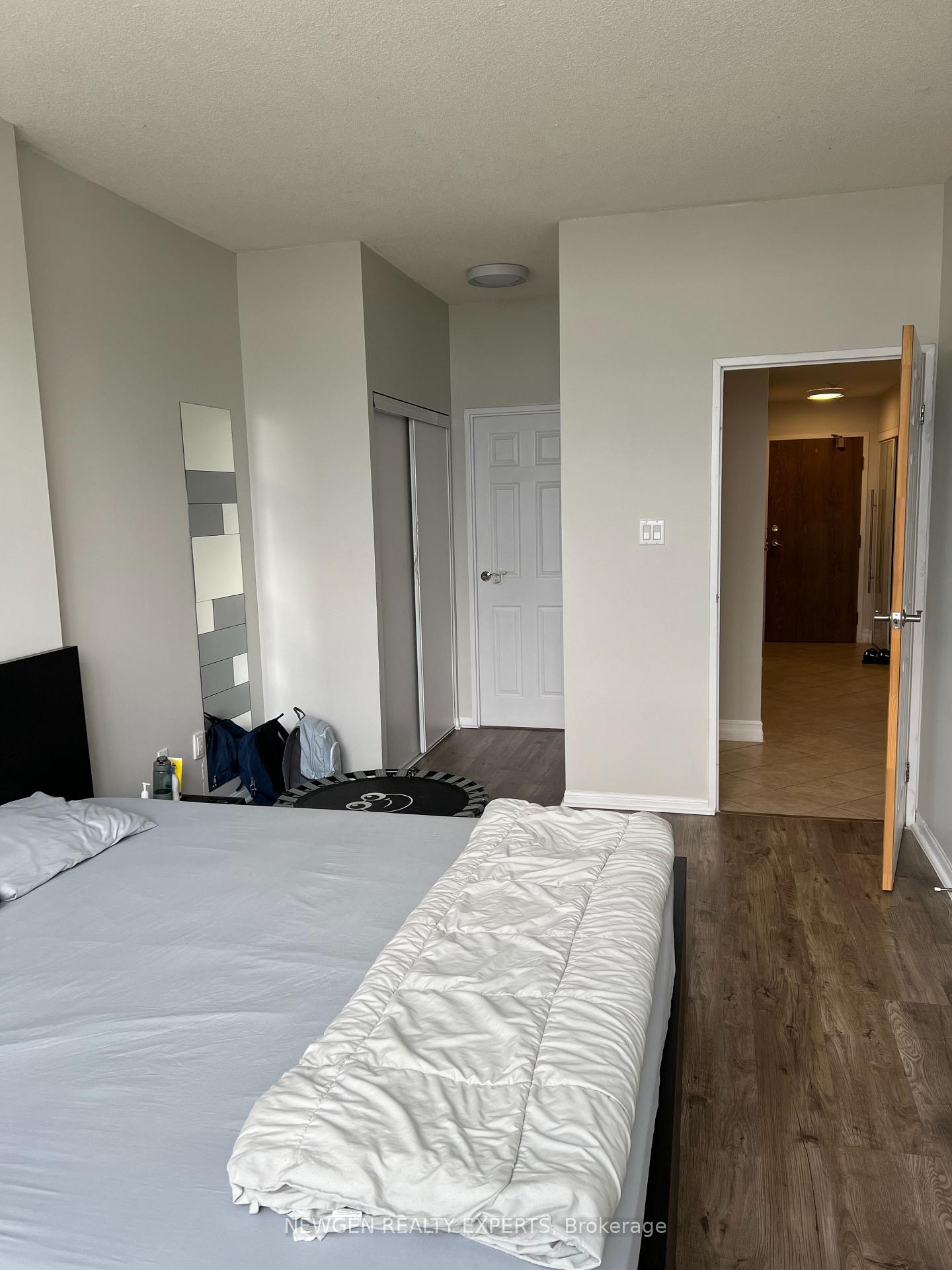3 Bedrooms Condo at 550 Webb, Mississauga For sale