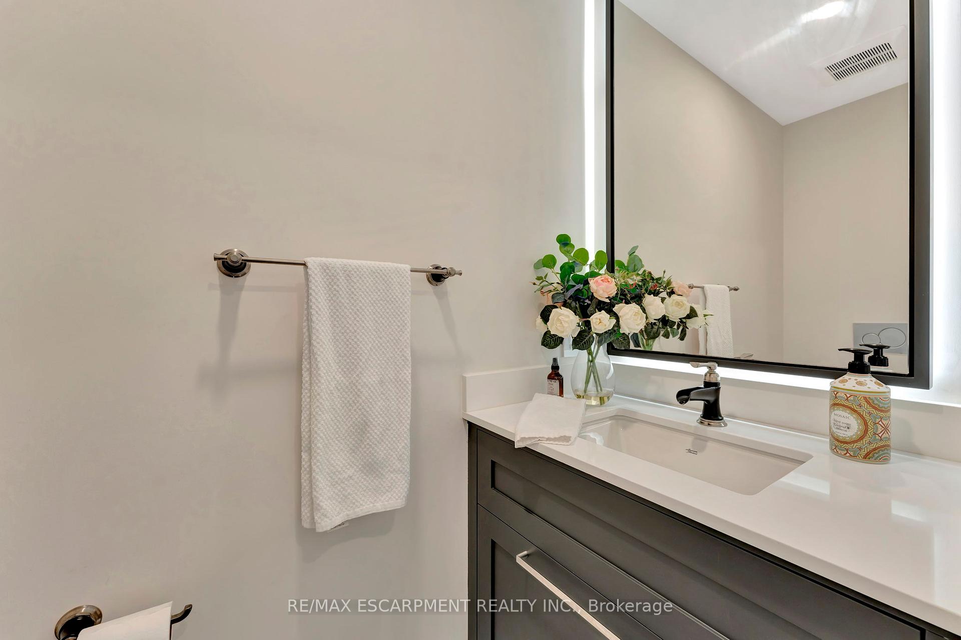 1 Bedroom Condo at 2136 Old Lakeshore, Burlington For sale