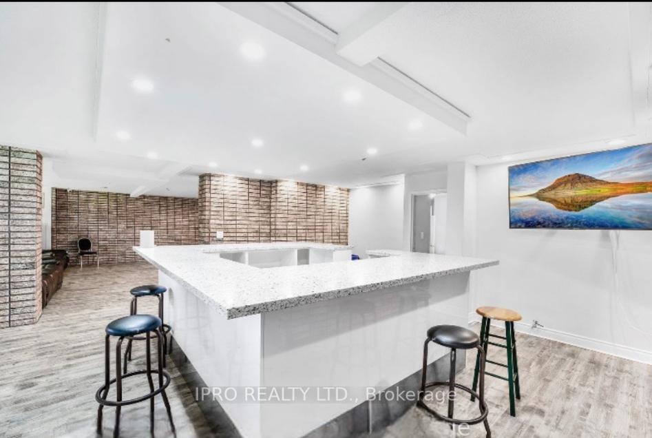 3 Bedrooms Condo at 11 Wincott,  Toronto For sale